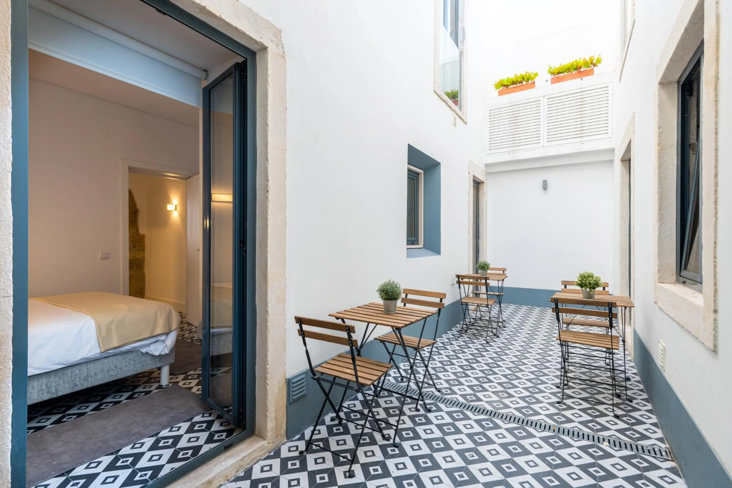 Patio, Bed in Villa Graça -Hostels and Apartments