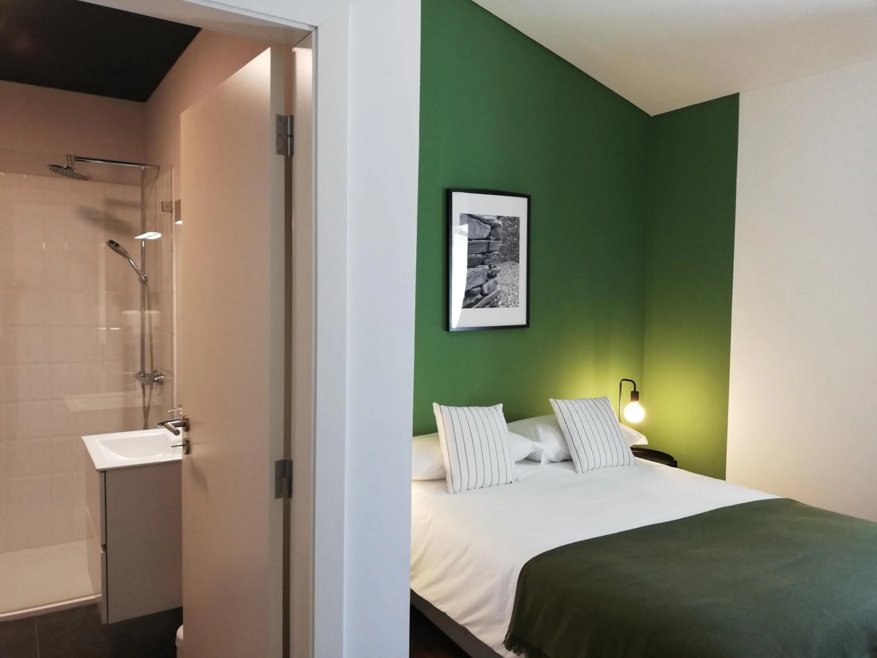 Toilet, Bed in Villa Graça -Hostels and Apartments