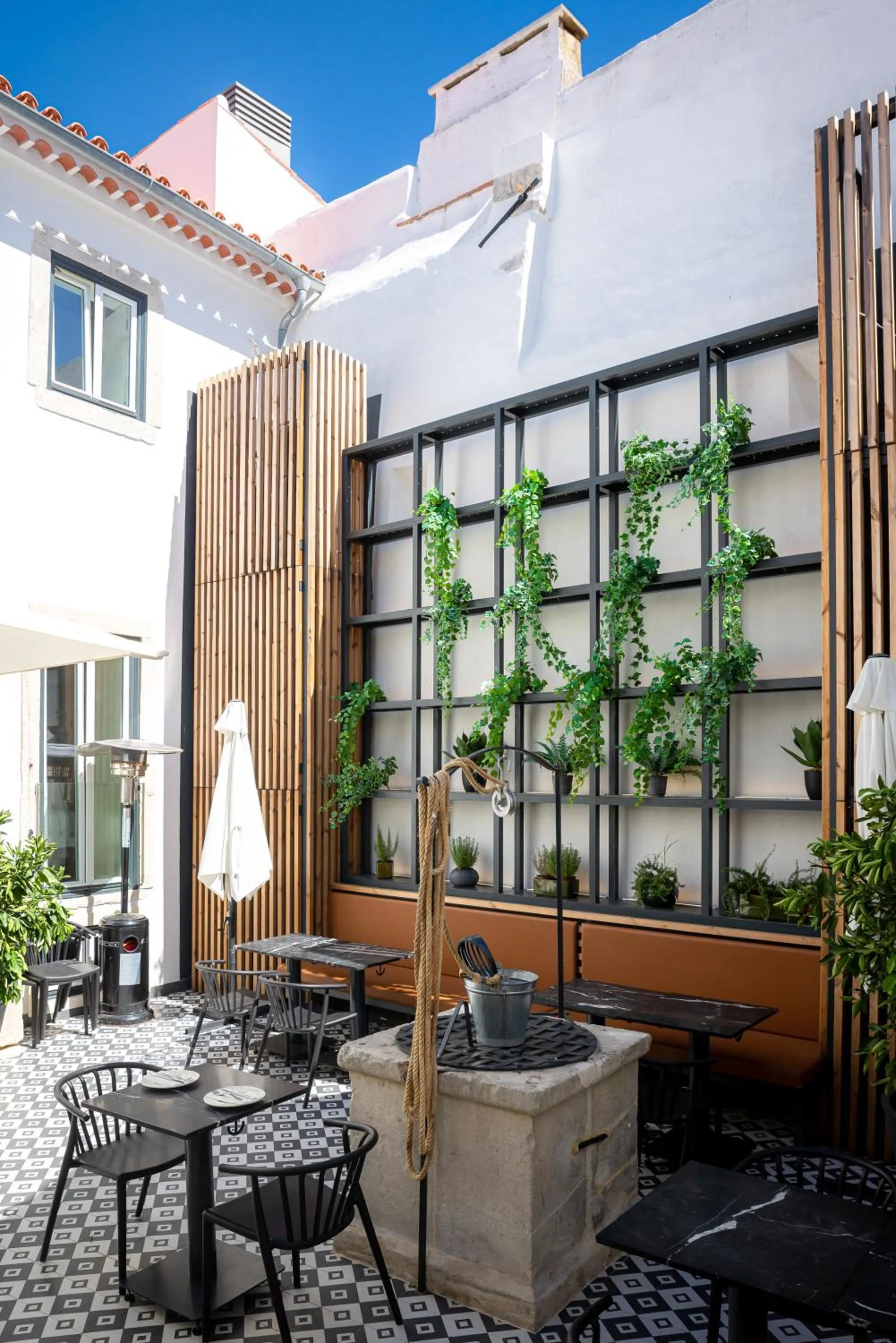 Patio in Villa Graça -Hostels and Apartments