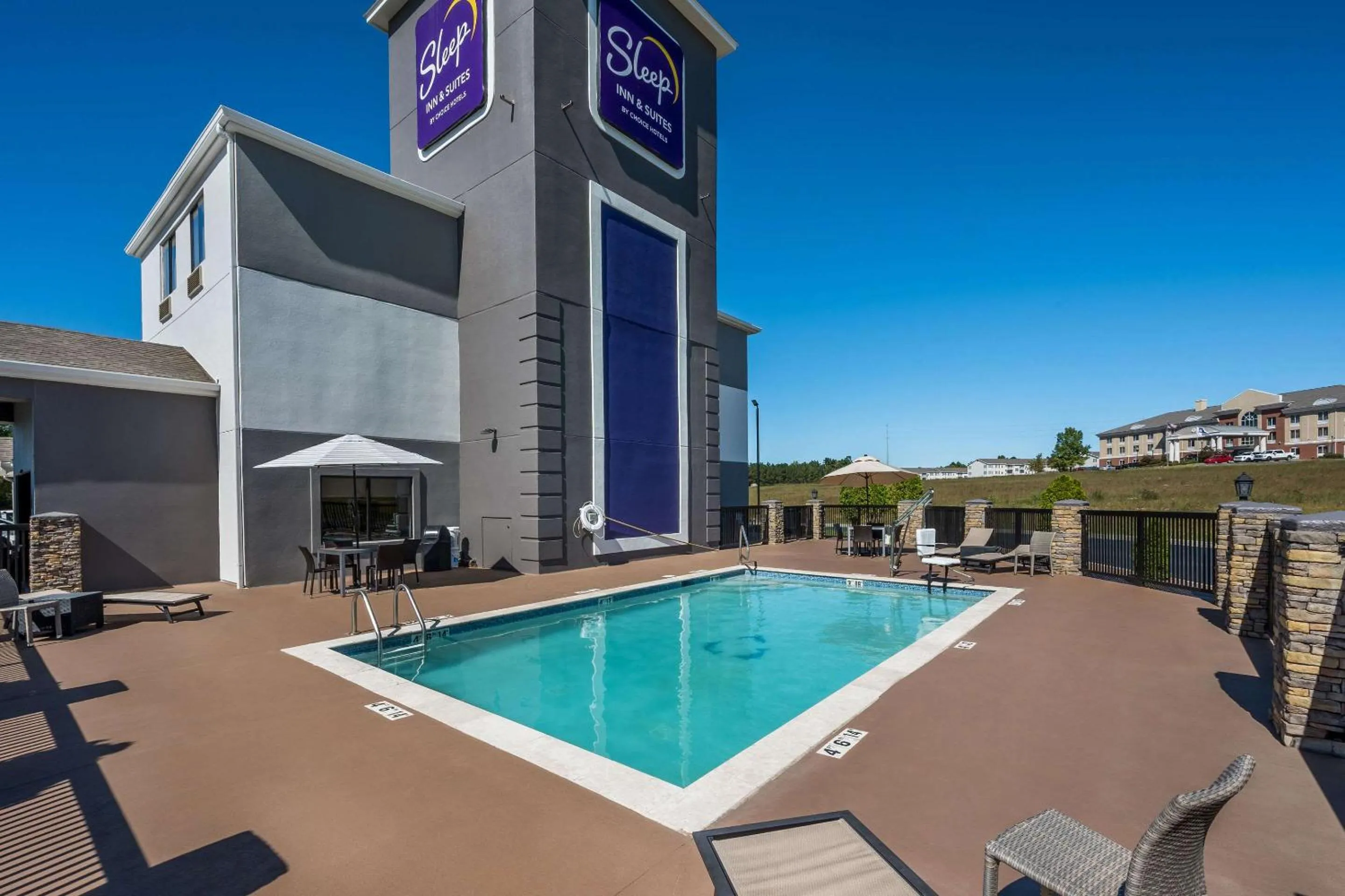 Swimming pool in Sleep Inn & Suites Cullman I-65 exit 310