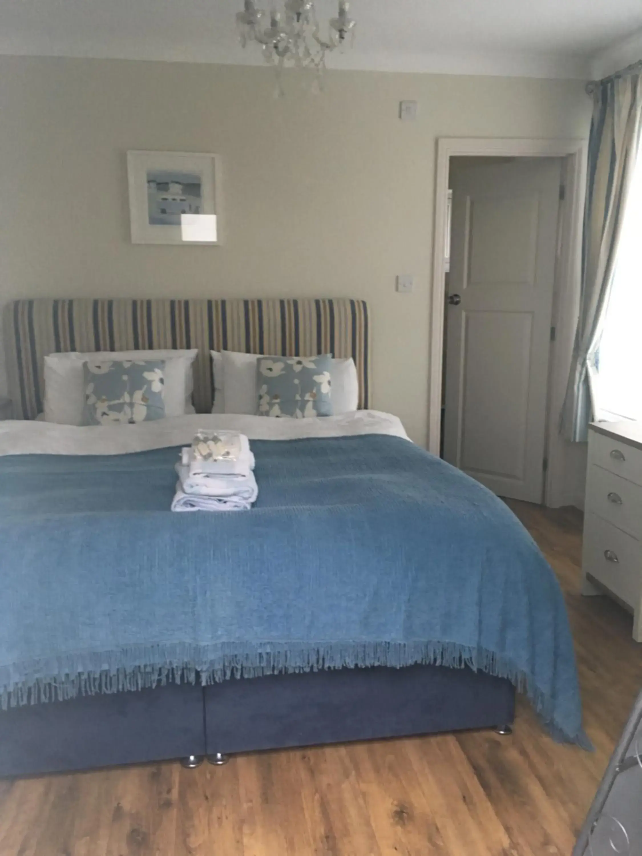Double Room - Ground Floor in Downsfield Bed and Breakfast Double Room - Ground Floor in Downsfield Bed and Breakfast
