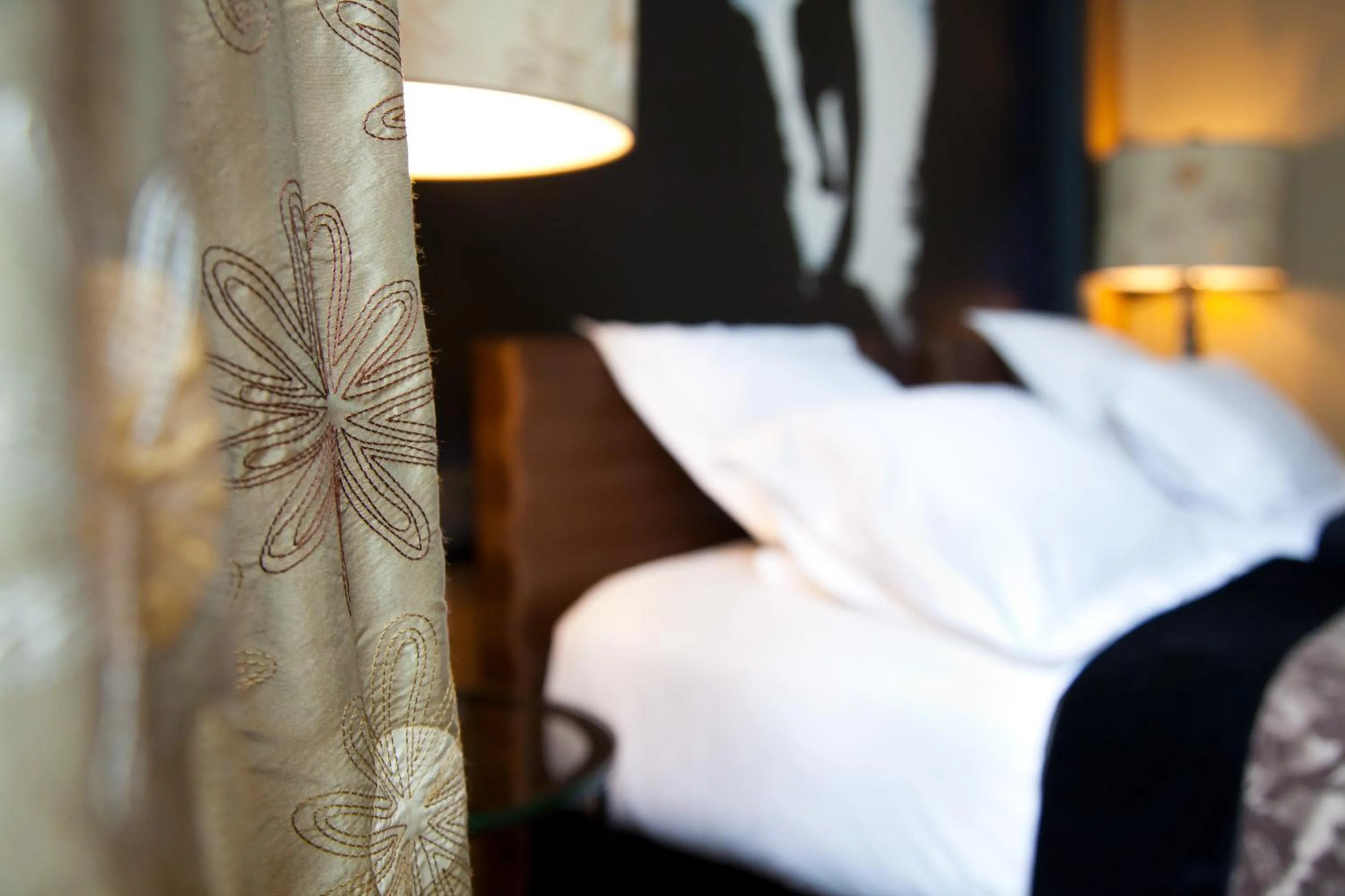 Bed in Hotel Fontaines du Luxembourg