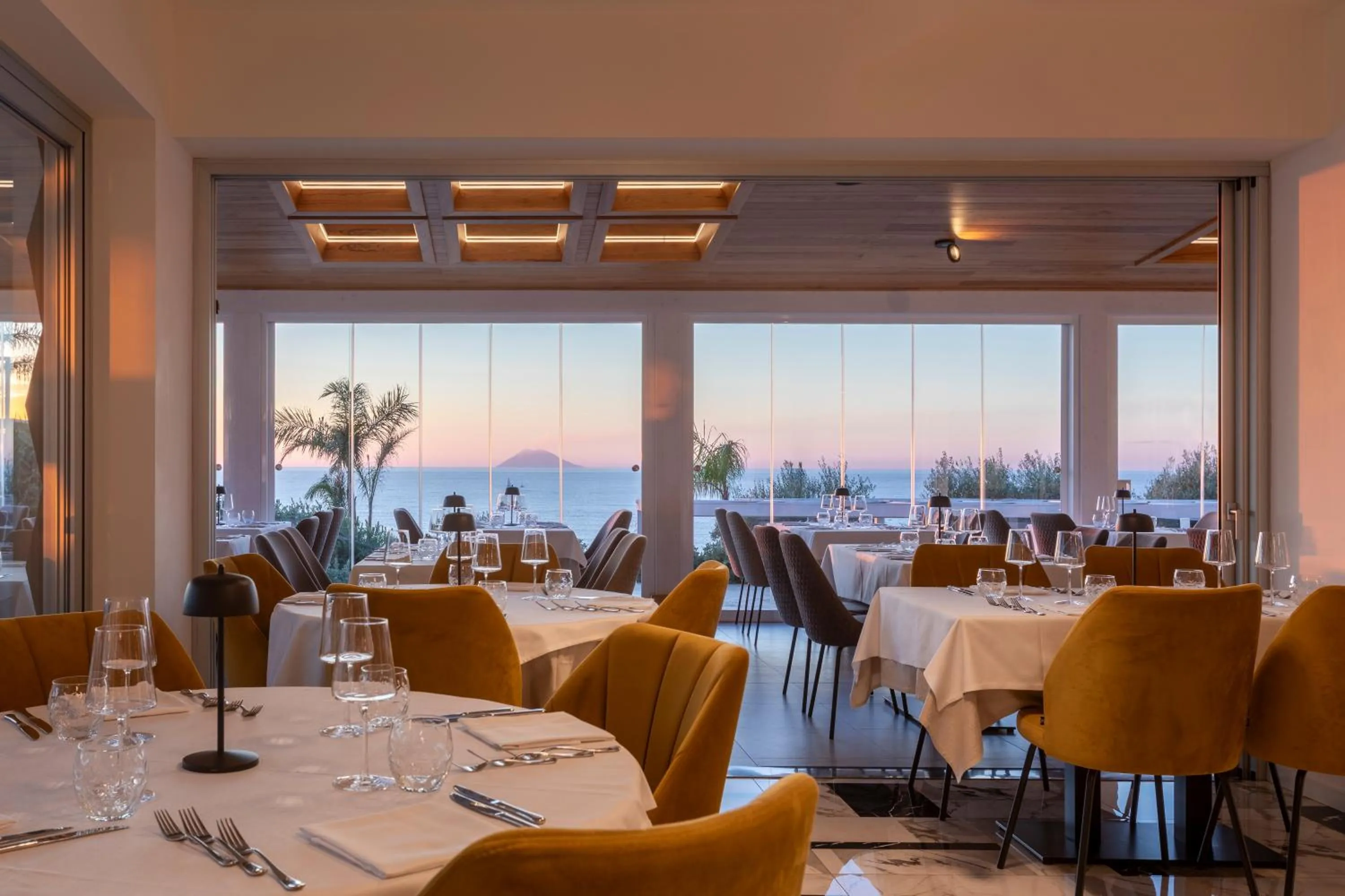 Restaurant/places to eat in Midenza Seaside & Nature Retreat