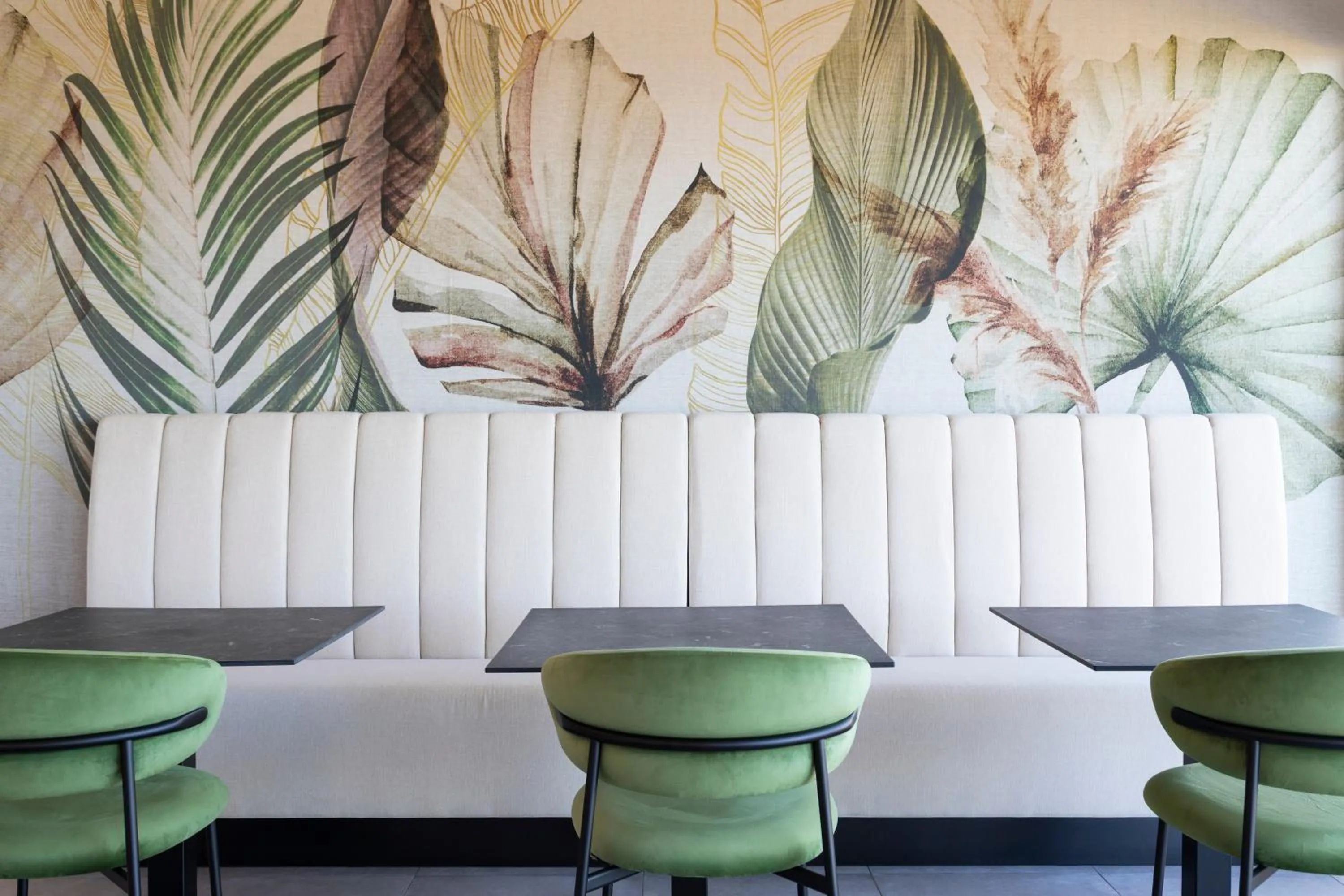 Lounge or bar in Midenza Seaside & Nature Retreat