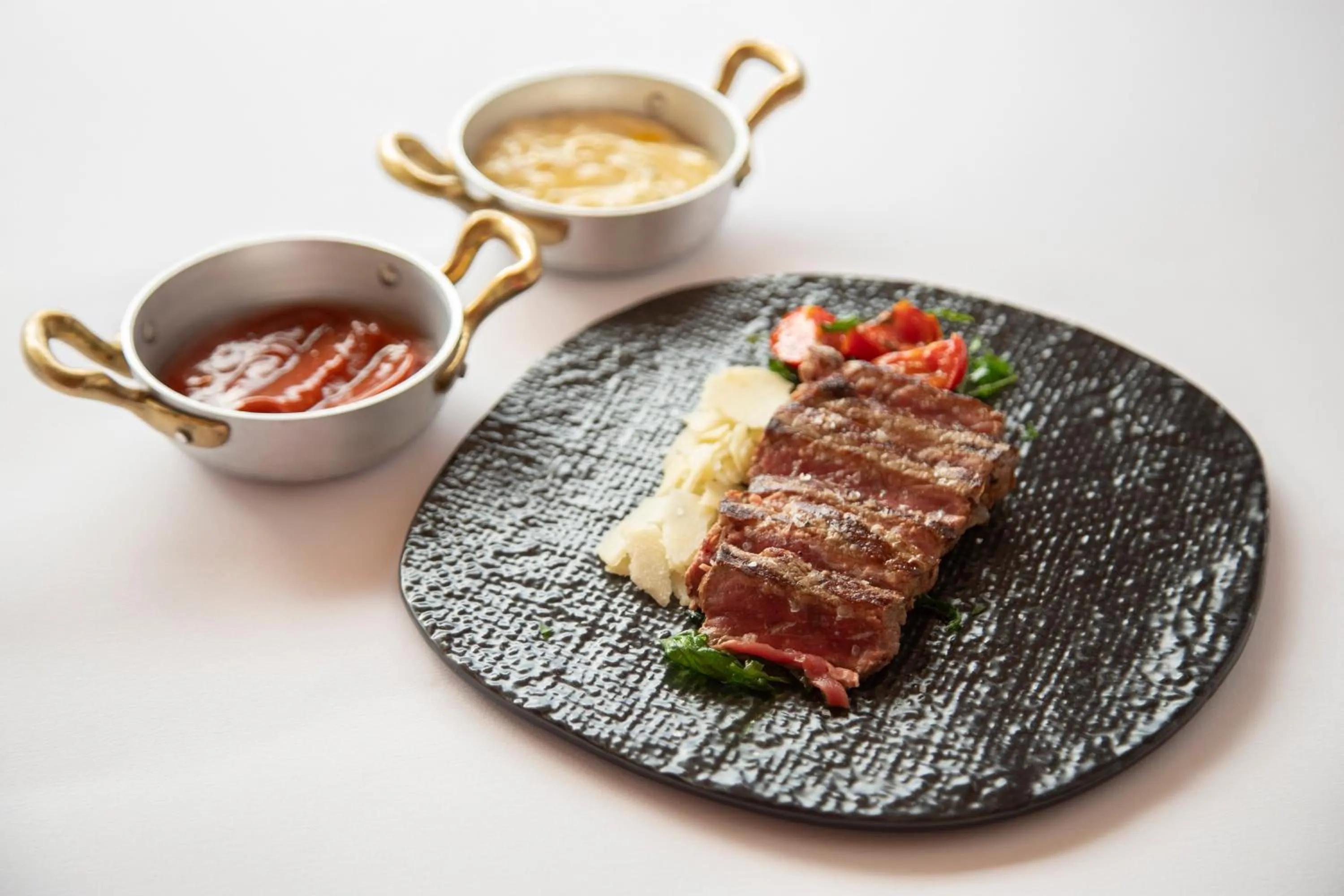 Restaurant/places to eat in Midenza Seaside & Nature Retreat