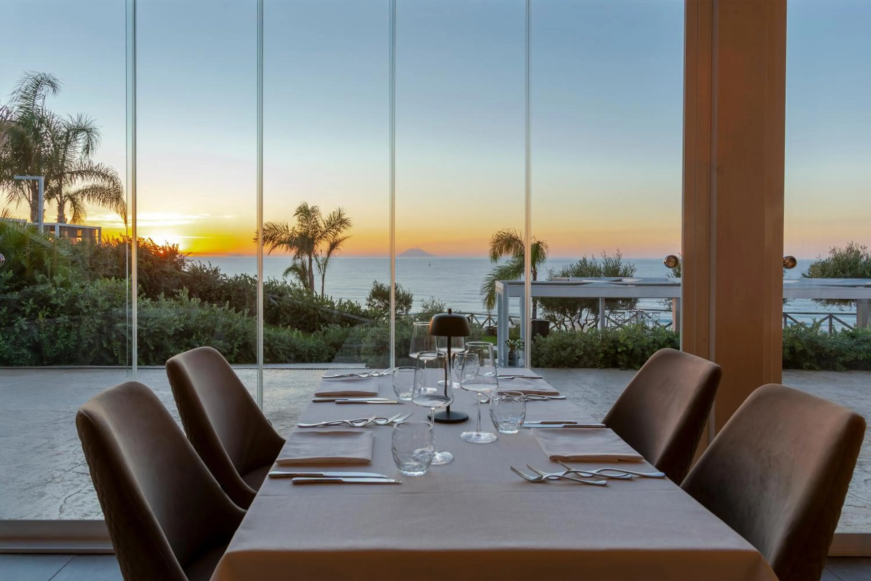 Restaurant/places to eat in Midenza Seaside & Nature Retreat