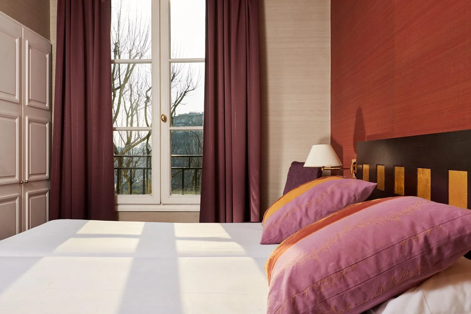 Bed in Hotel De La Jatte