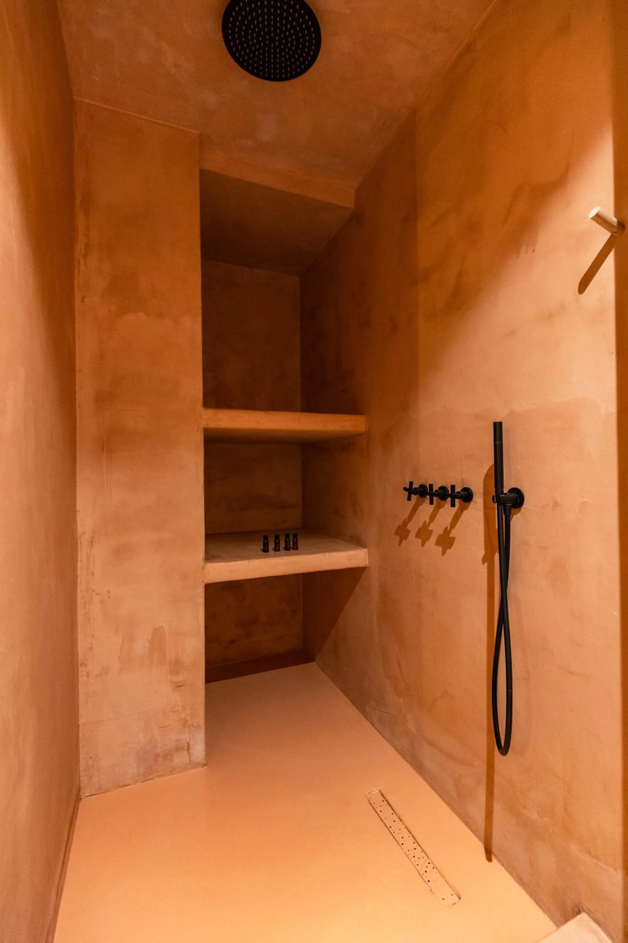 Shower in Life Gallery Hotel & Spa