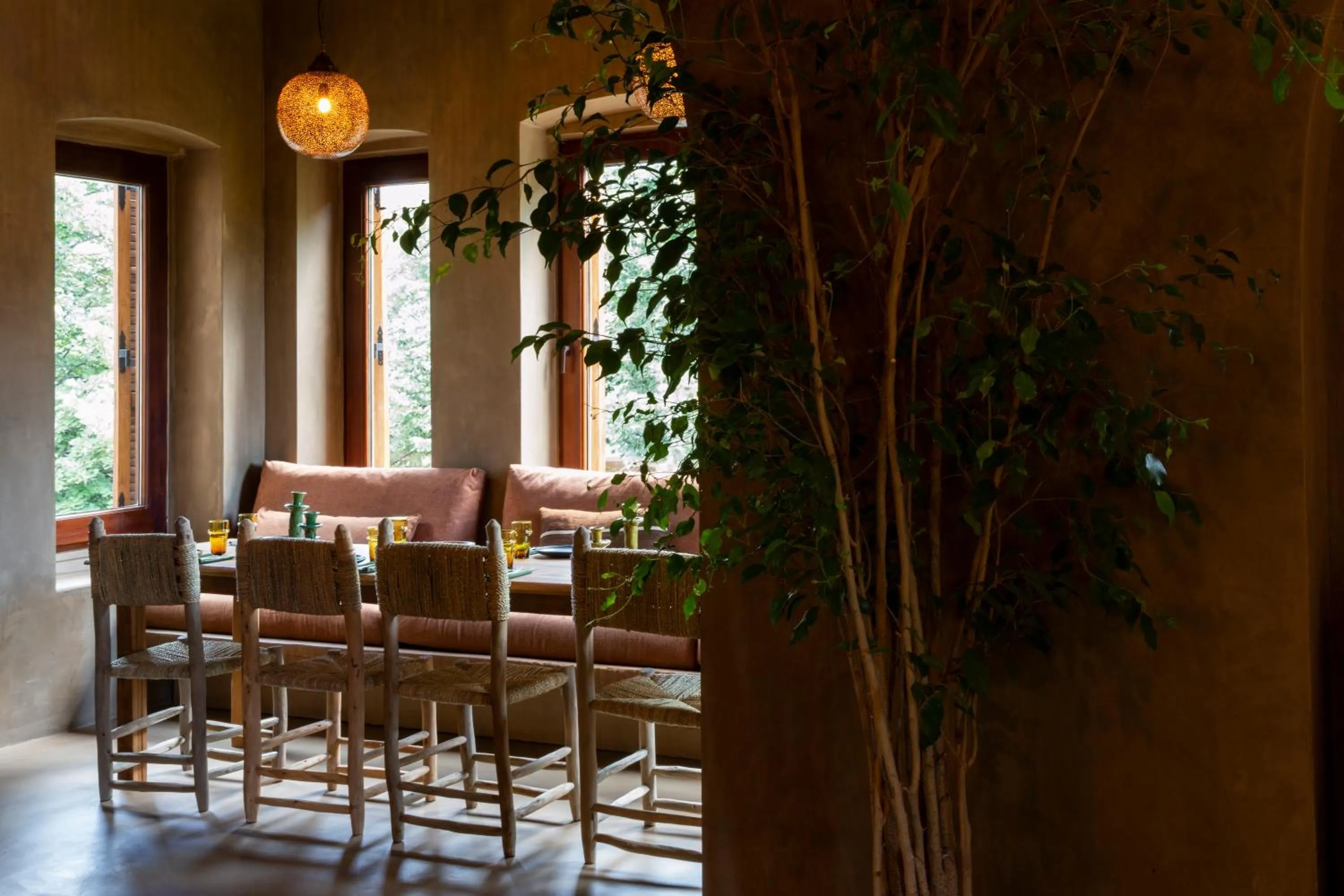 Restaurant/places to eat in Life Gallery Hotel & Spa