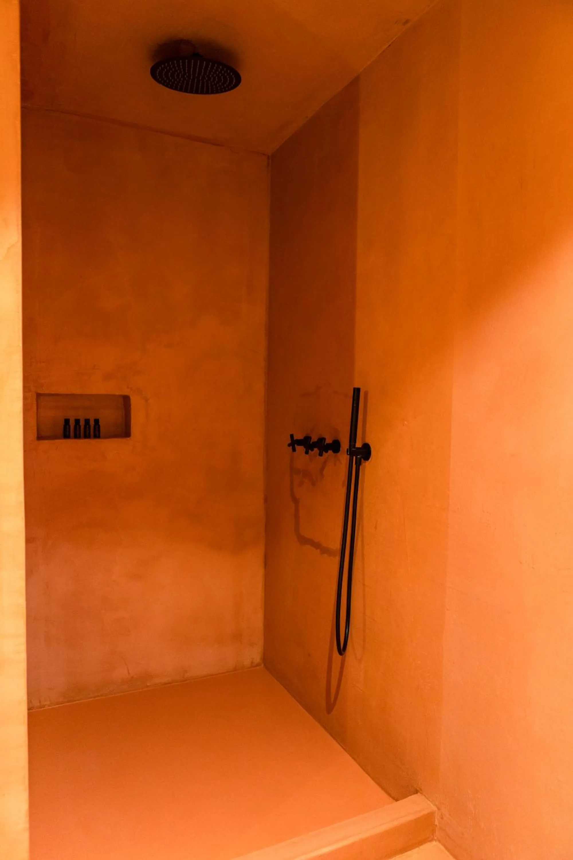 Shower in Life Gallery Hotel & Spa