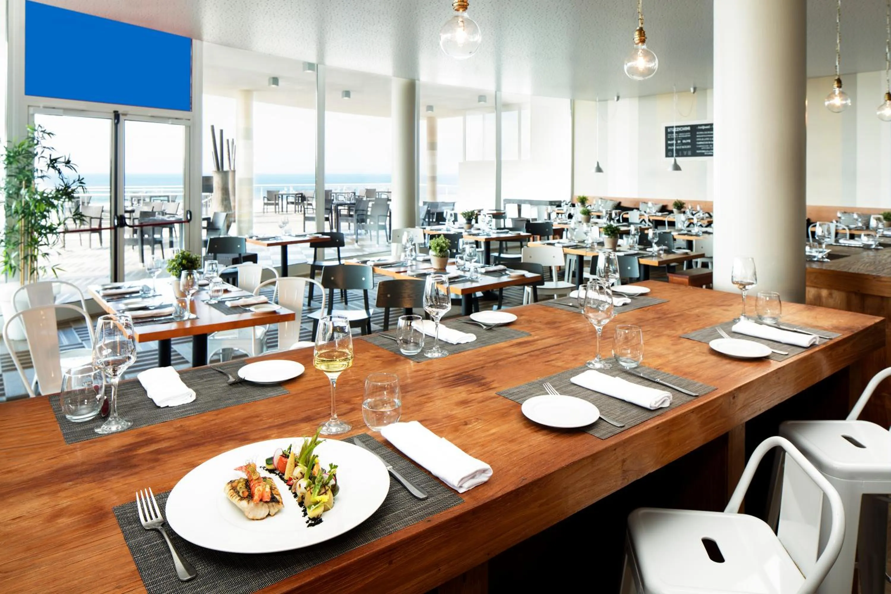 Restaurant/places to eat in The Beachfront - Praia D'El Rey Golf & Beach Resort