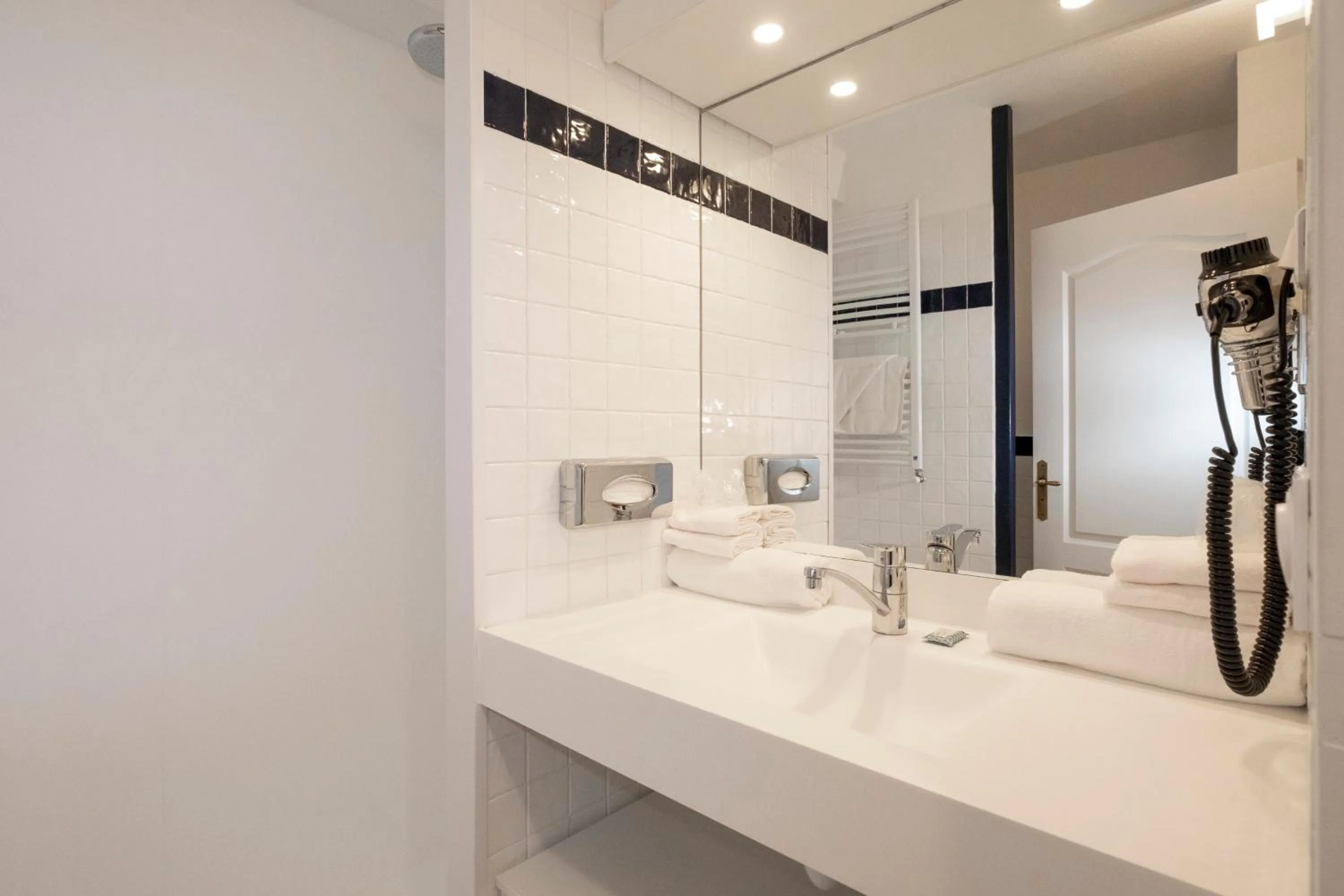 Bathroom in Thalacap Île de Ré - Thalasso & Spa