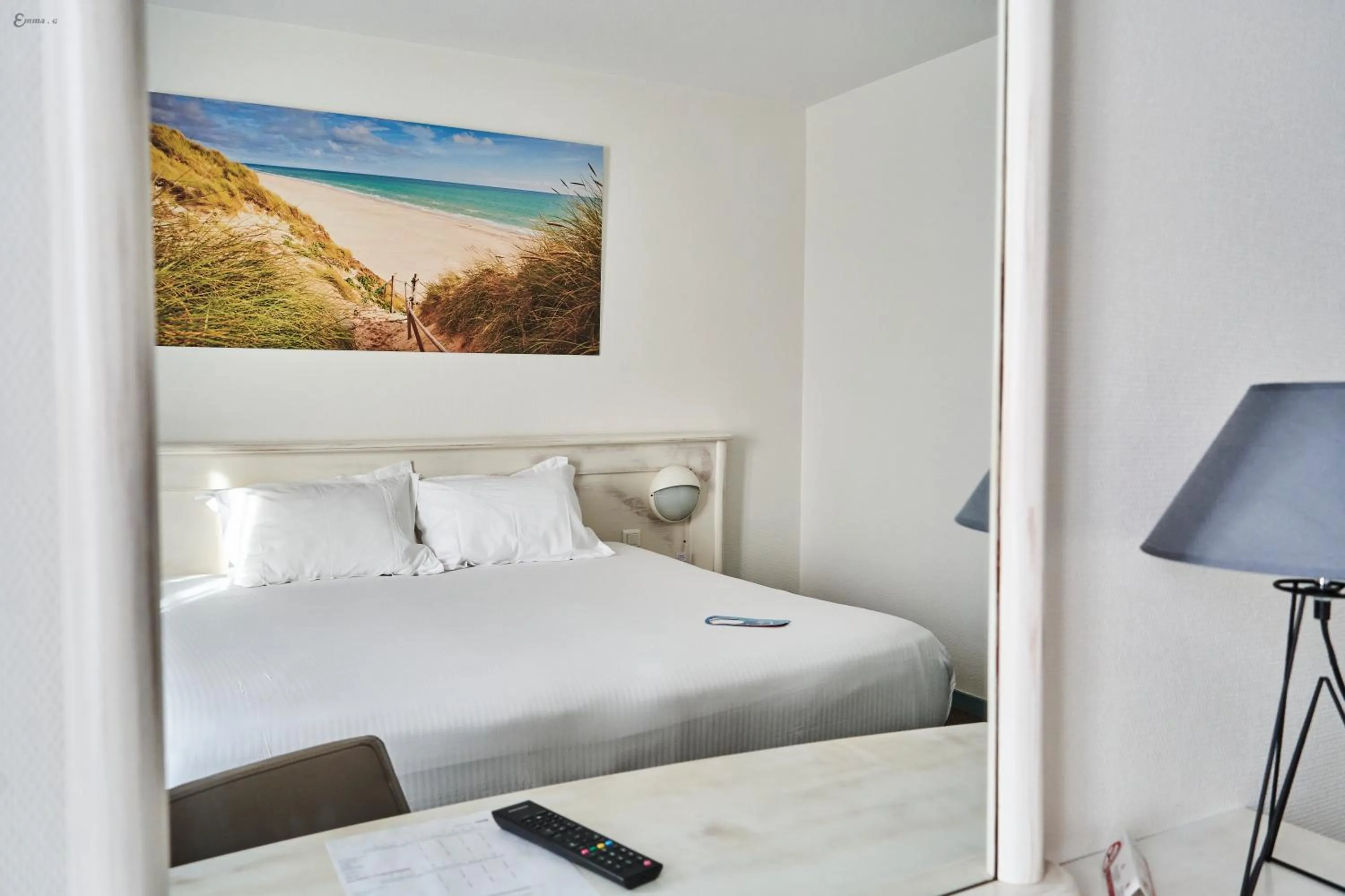 Bedroom, Bed in Thalacap Île de Ré - Thalasso & Spa