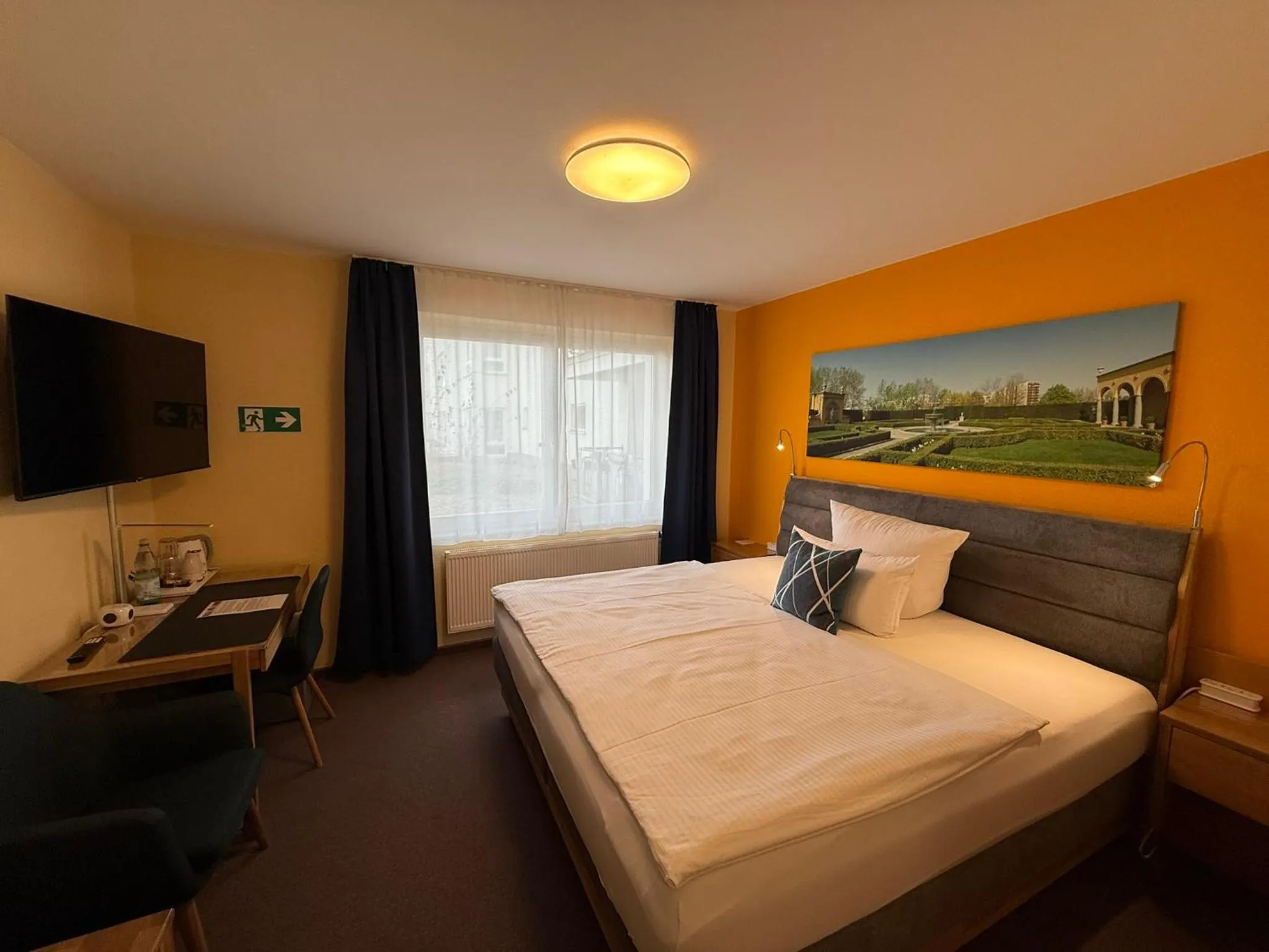 Photo of the whole room, Bed in Parkhotel Marzahn