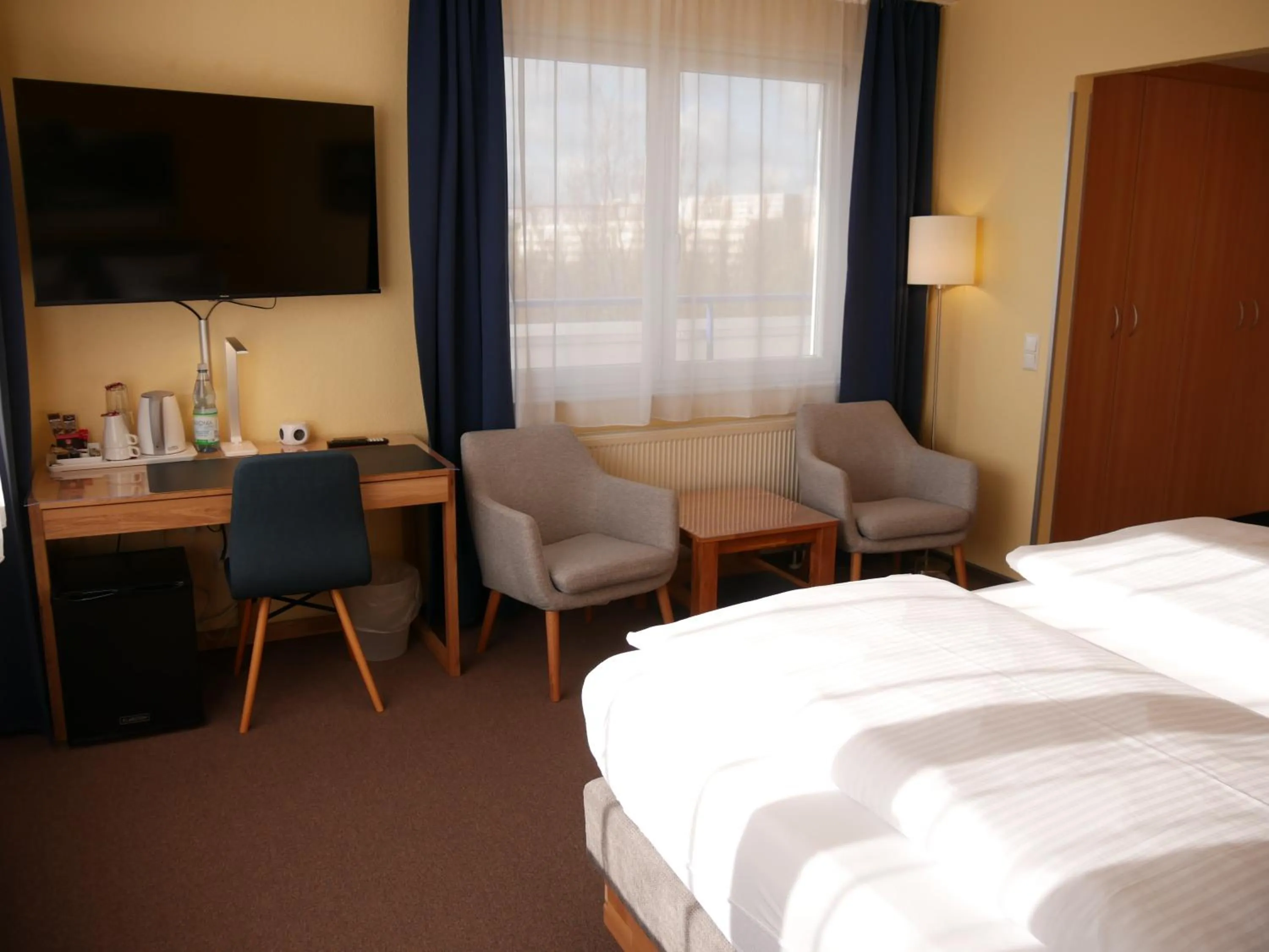 Living room, Bed in Parkhotel Marzahn