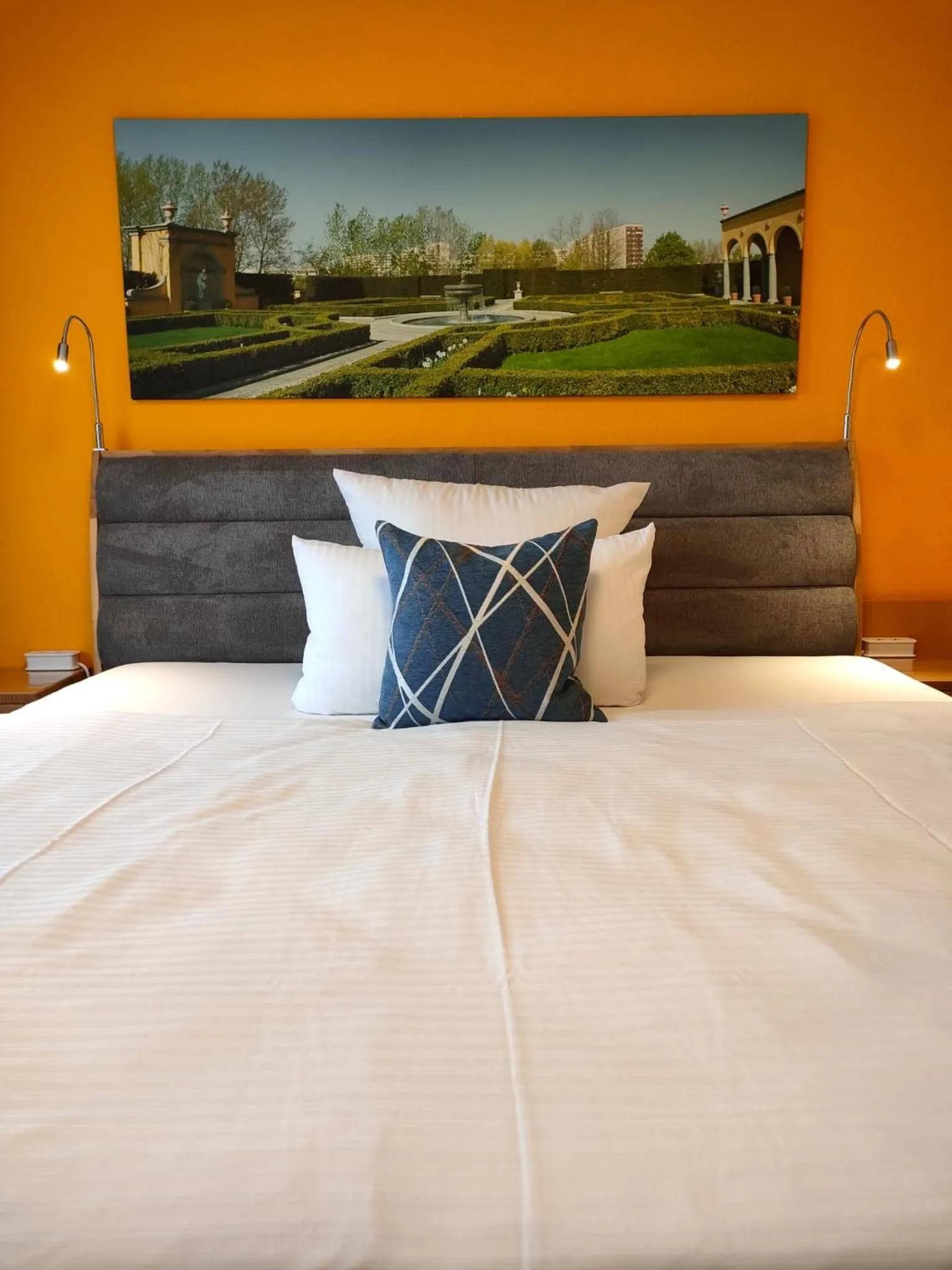 Photo of the whole room, Bed in Parkhotel Marzahn