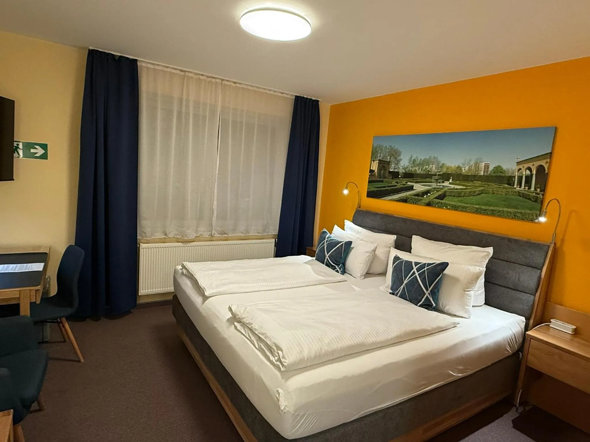 Photo of the whole room, Bed in Parkhotel Marzahn