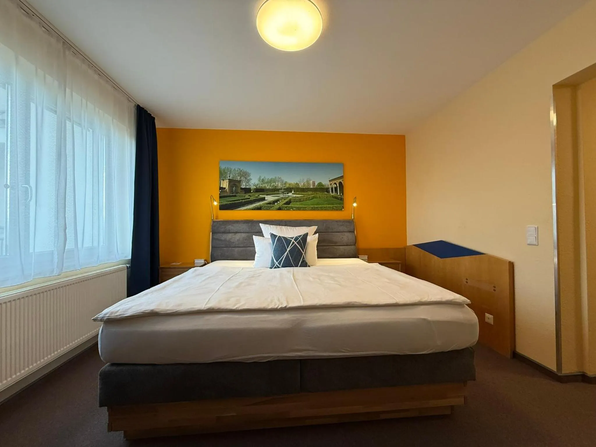 Photo of the whole room, Bed in Parkhotel Marzahn