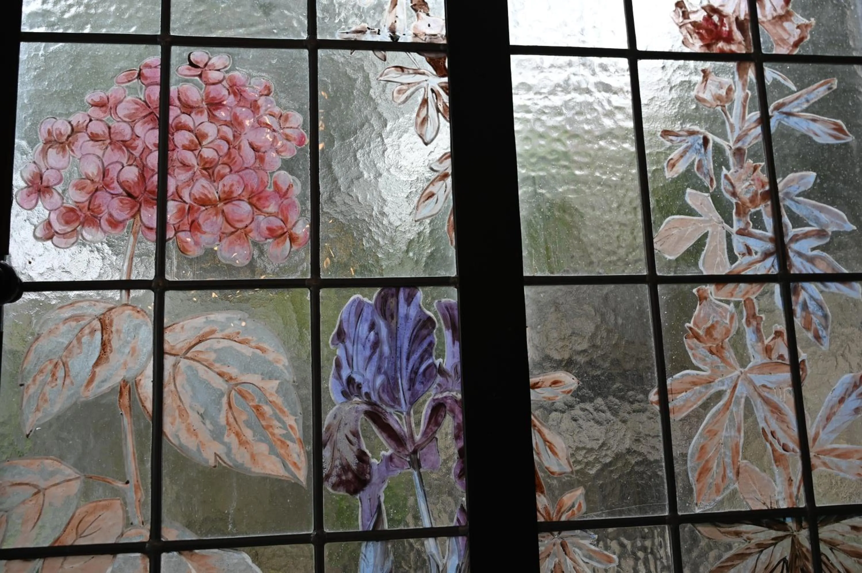 Property building in Hôtel La Villa Eugene