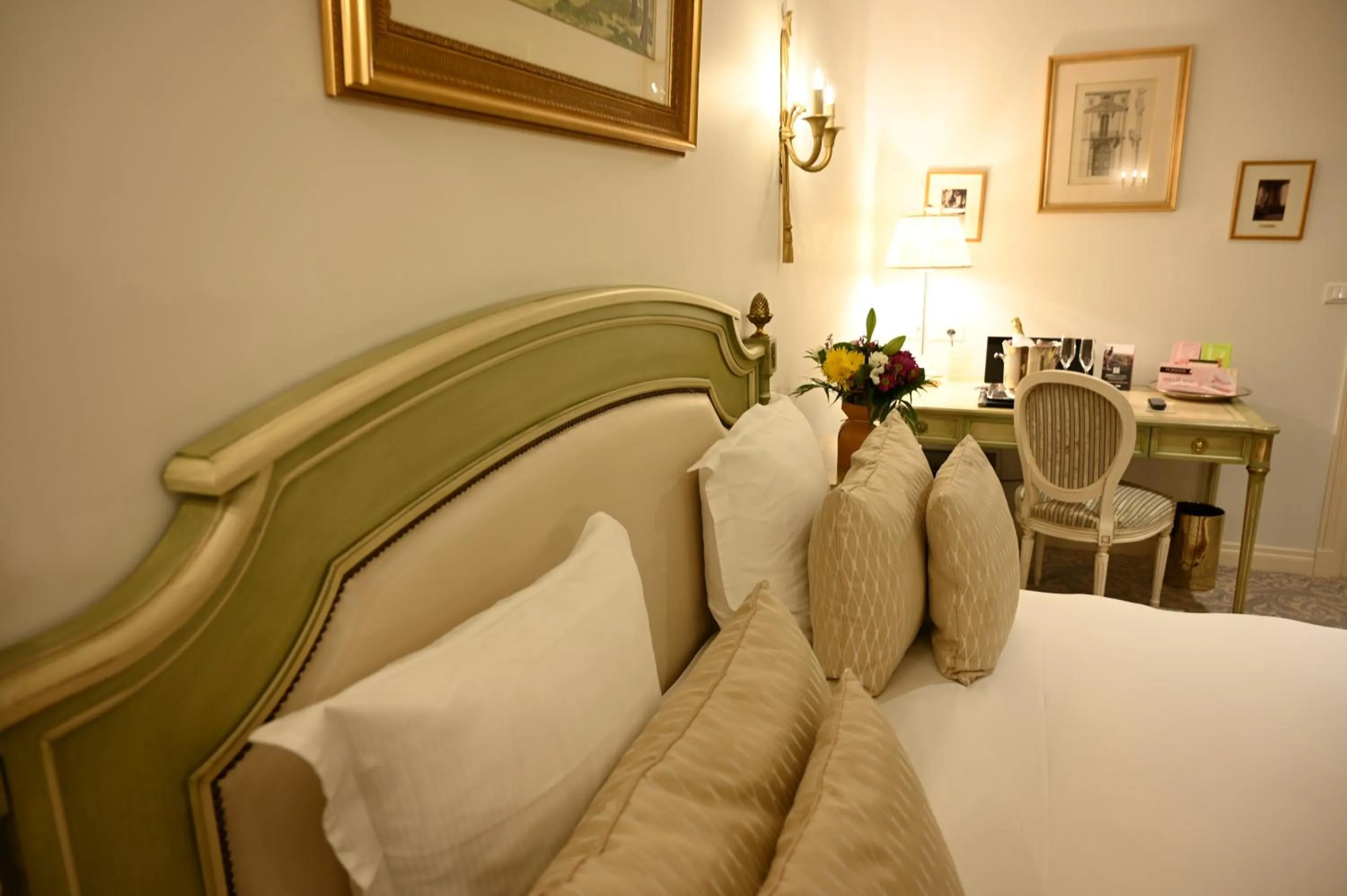 Property building in Hôtel La Villa Eugene