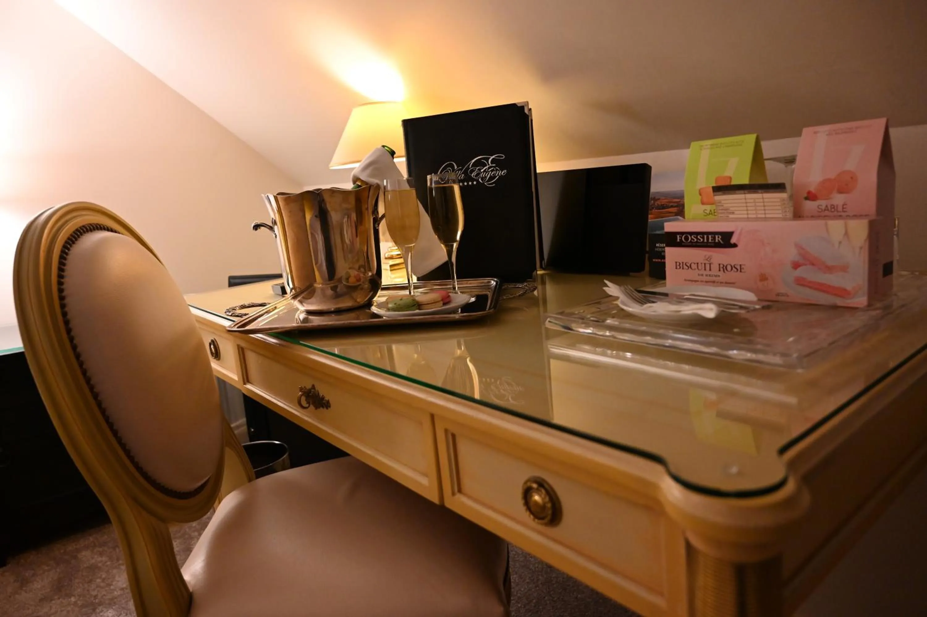 Property building in Hôtel La Villa Eugene