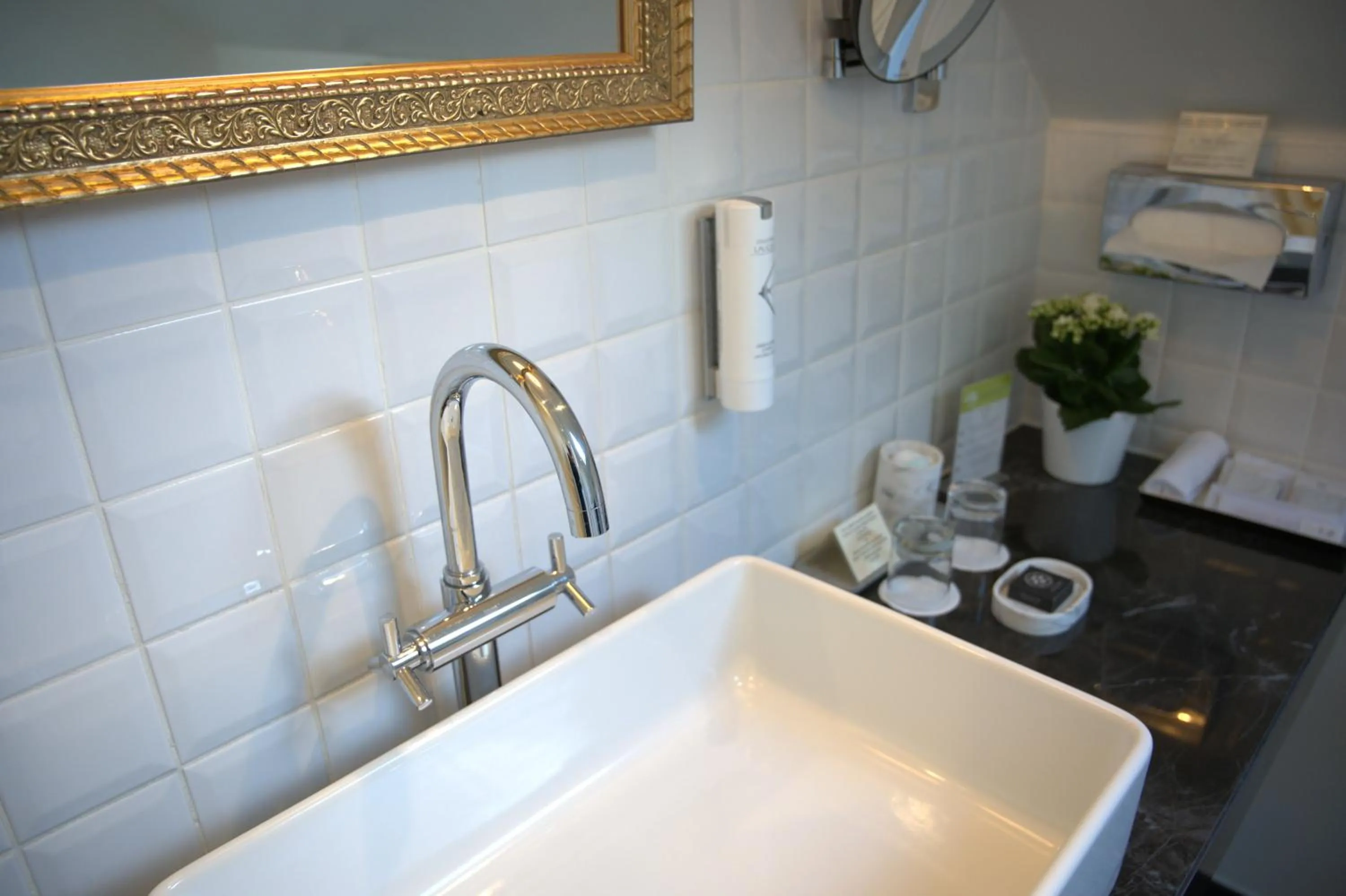 Bathroom in Hôtel La Villa Eugene