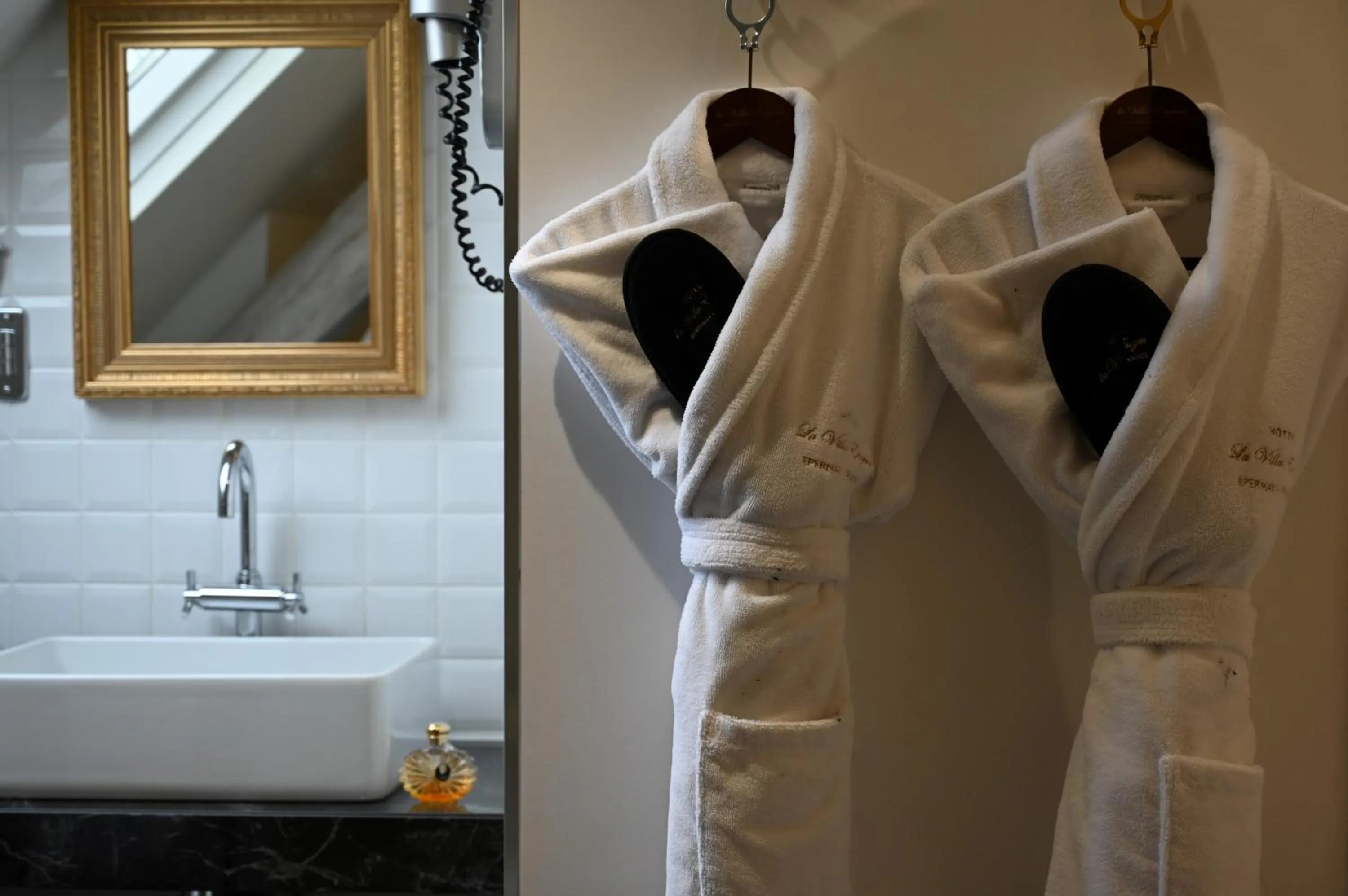 Property building in Hôtel La Villa Eugene