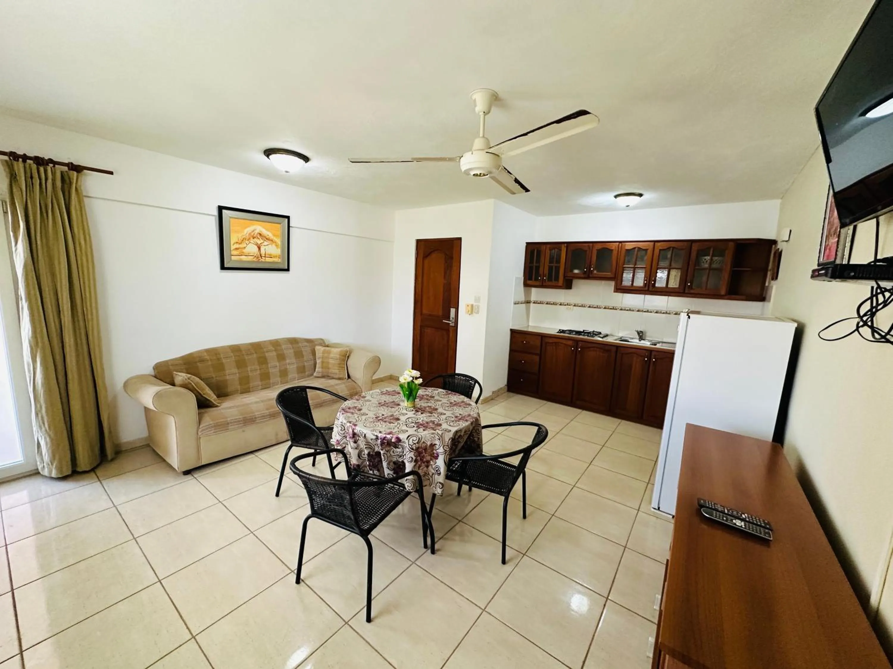 Communal lounge/ TV room in Aparthotel Michaela