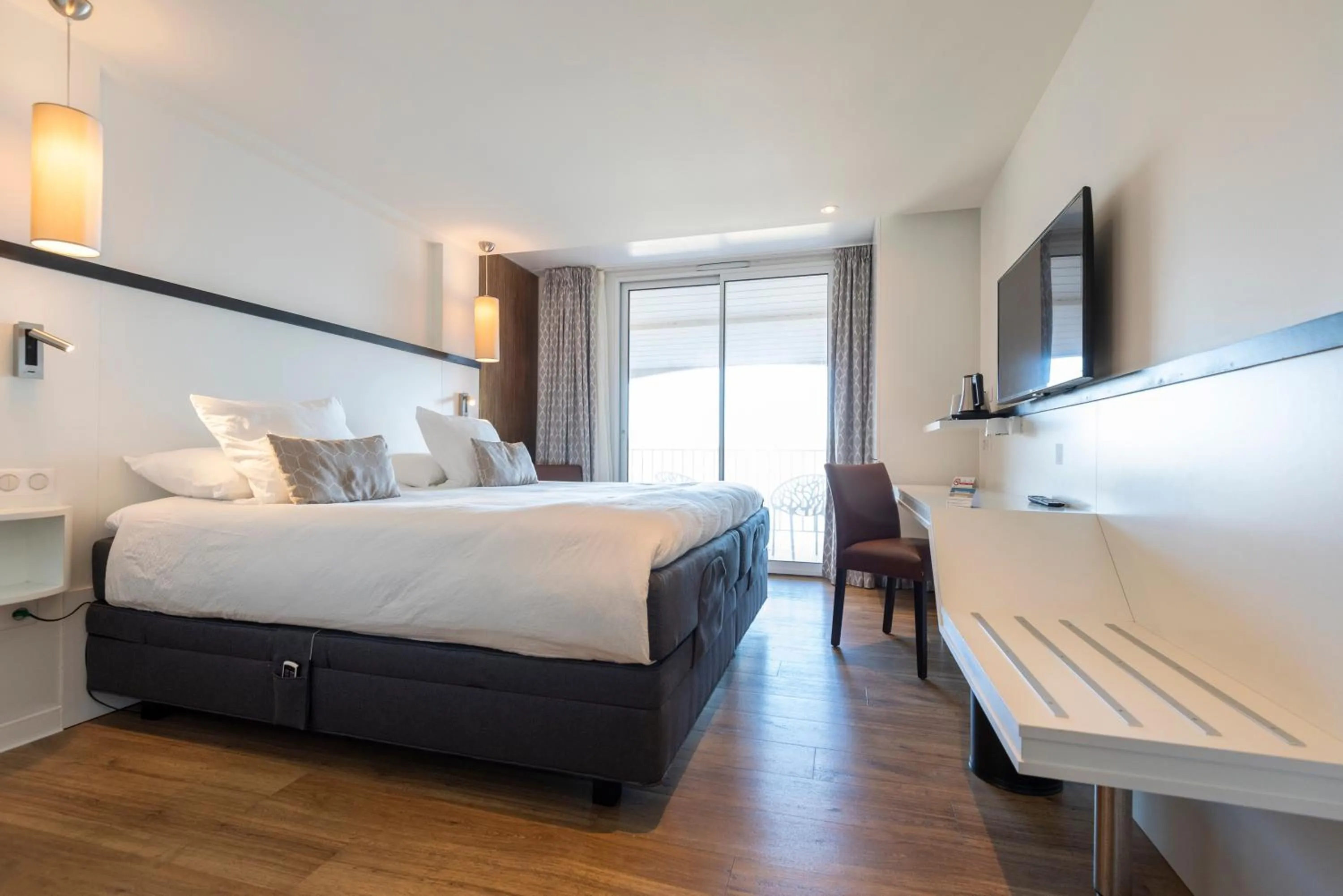 Bed in Côté Thalasso Hôtel & Spa Marin