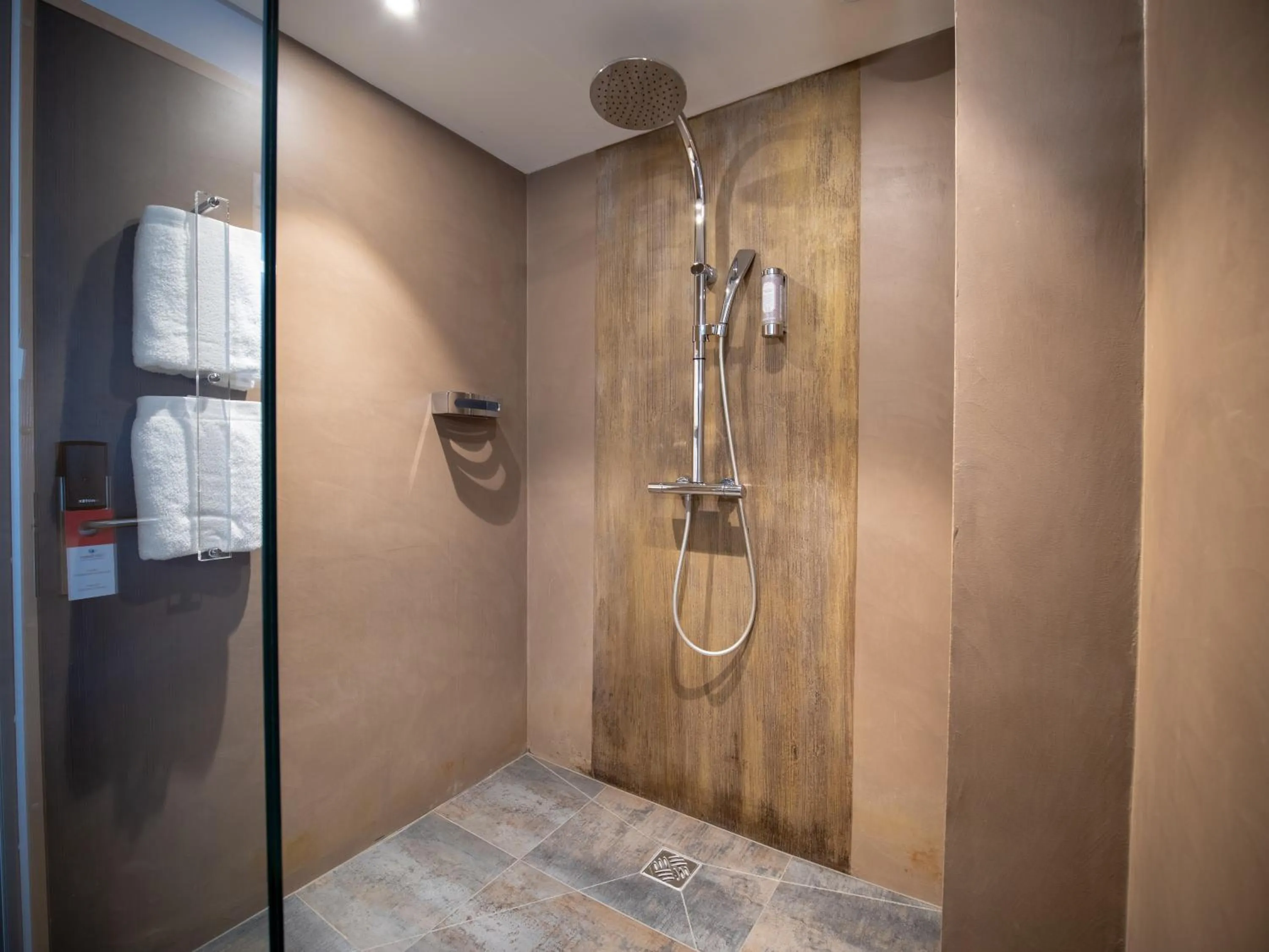 Shower in Côté Thalasso Hôtel & Spa Marin