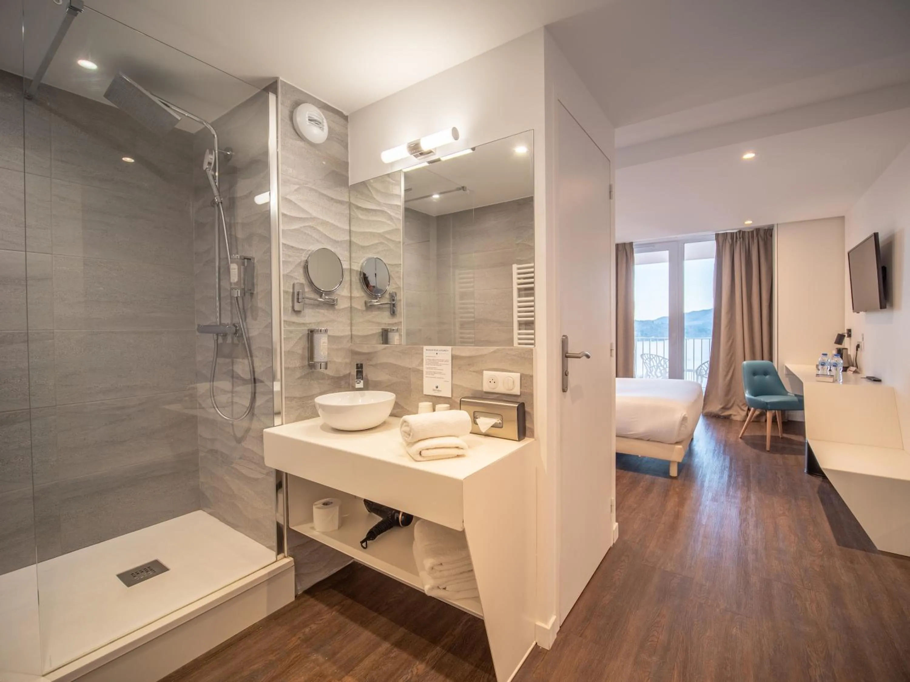 Shower in Côté Thalasso Hôtel & Spa Marin