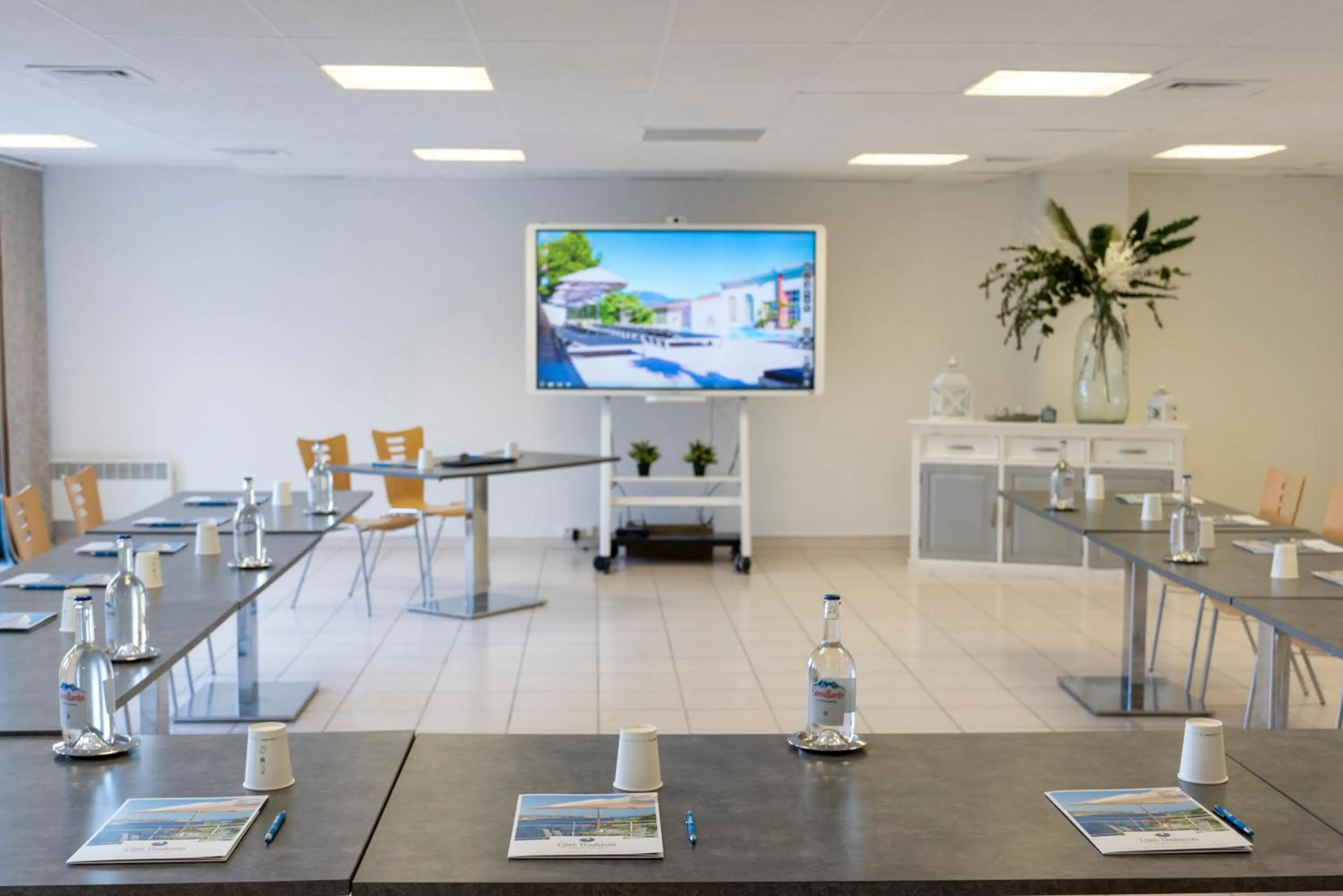 TV and multimedia in Côté Thalasso Hôtel & Spa Marin