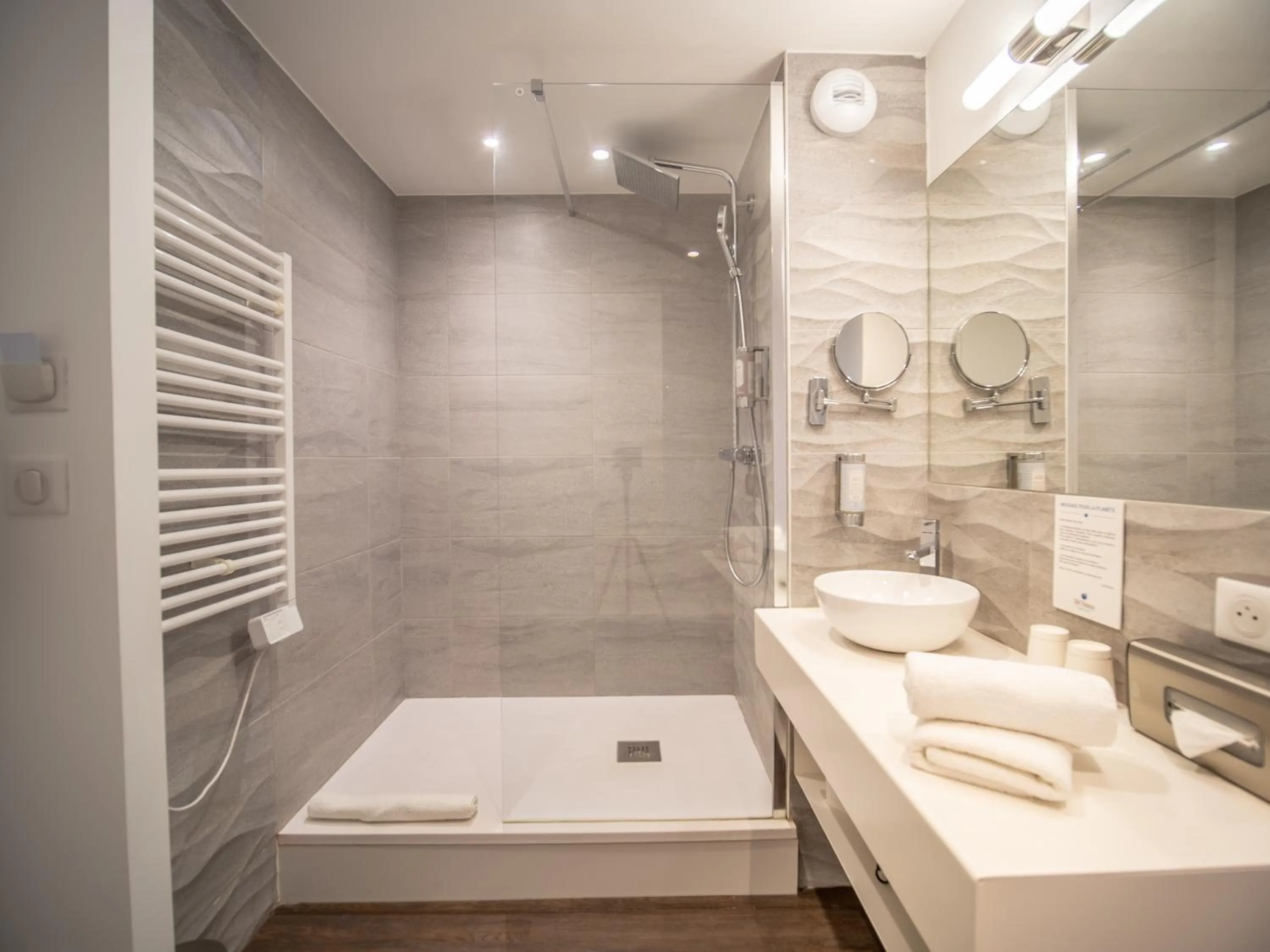 Shower in Côté Thalasso Hôtel & Spa Marin