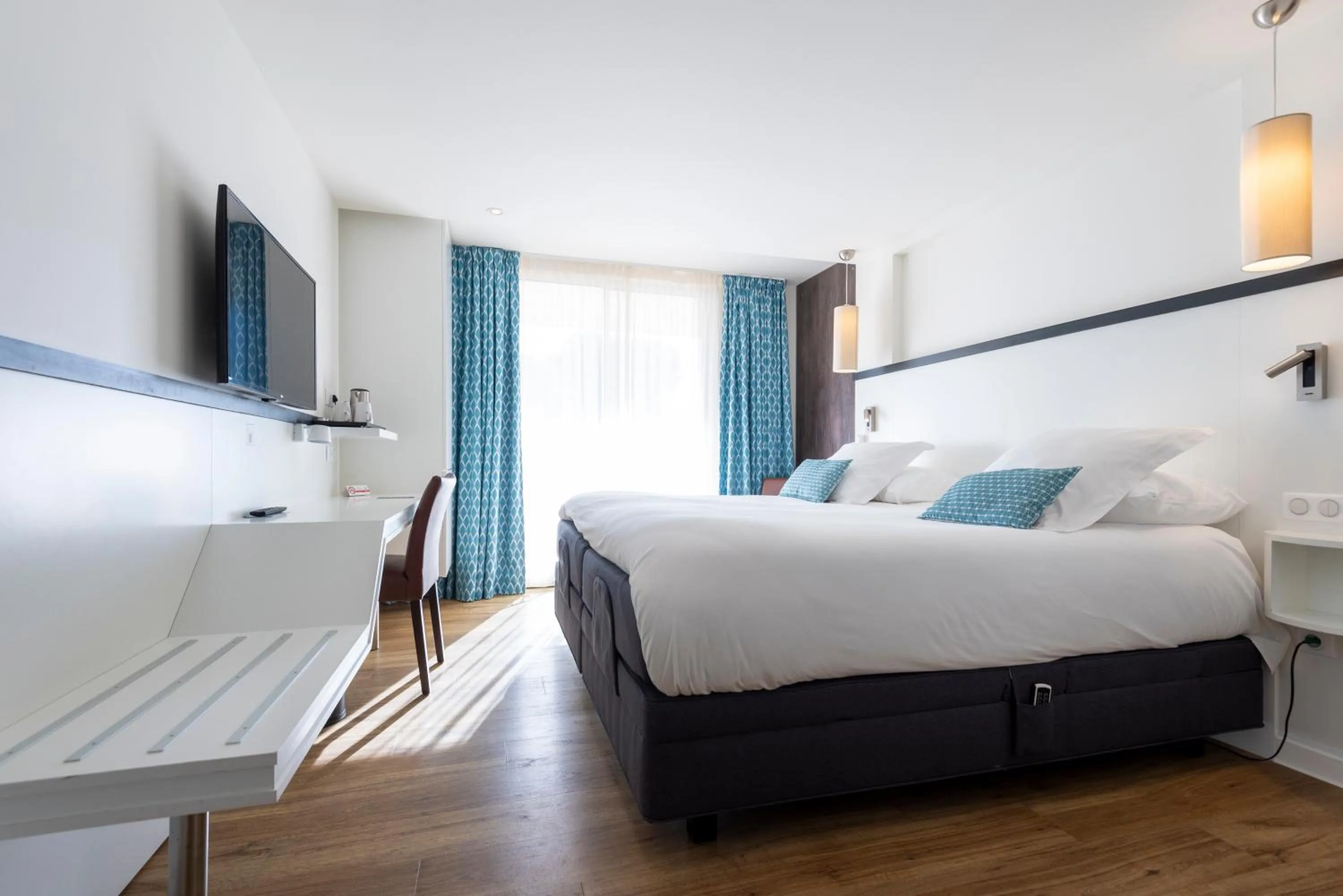 Photo of the whole room, Bed in Côté Thalasso Hôtel & Spa Marin