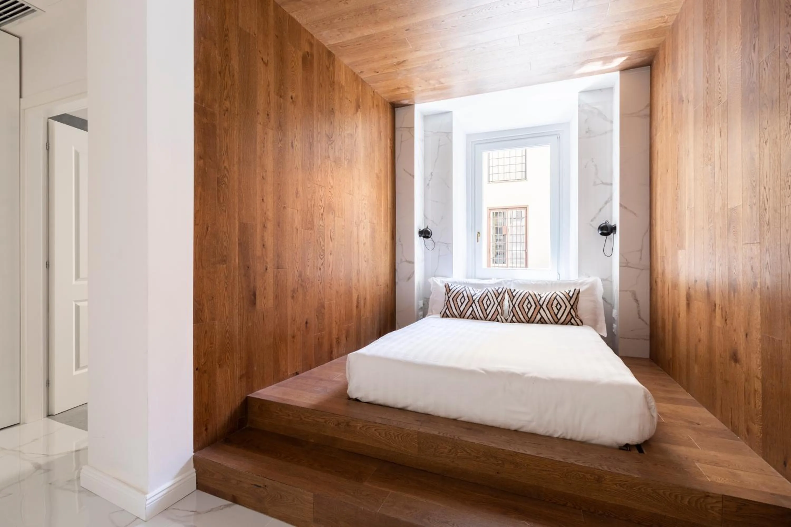 Bed in Louly Trevi Fountain