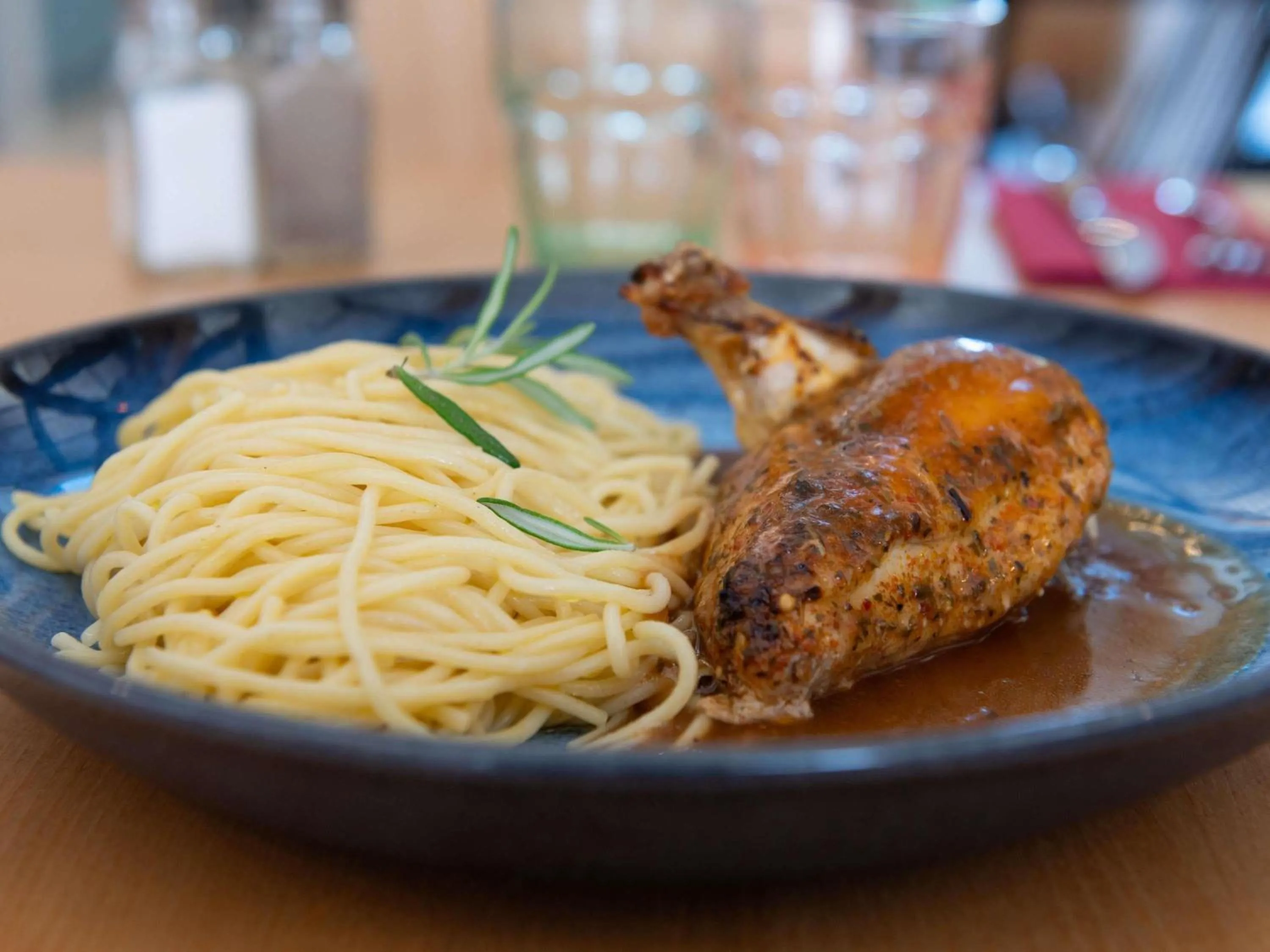 Restaurant/places to eat in ibis Lyon Est Bron