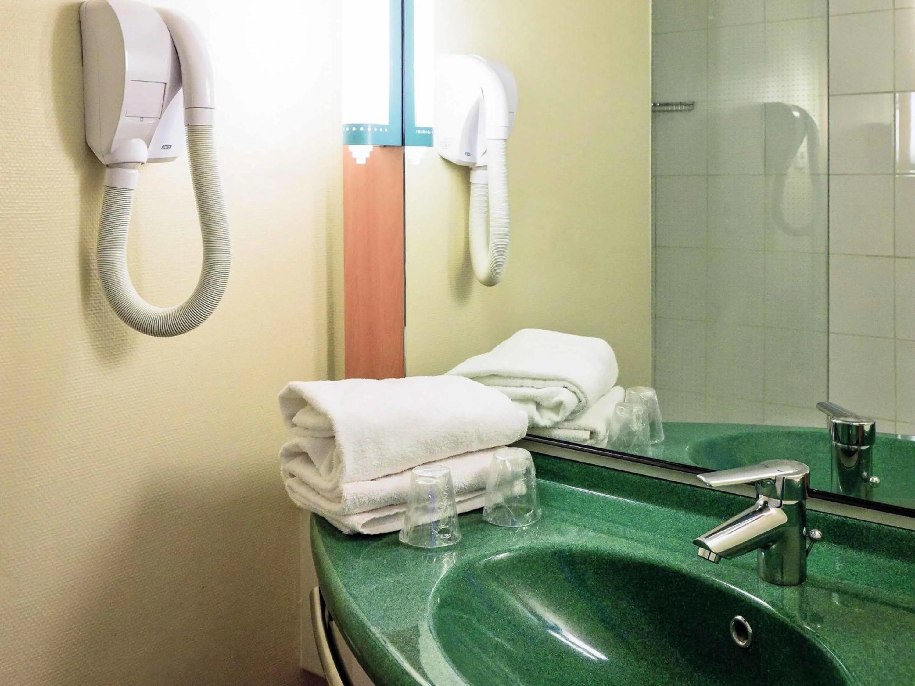 Bedroom in ibis Lyon Est Bron