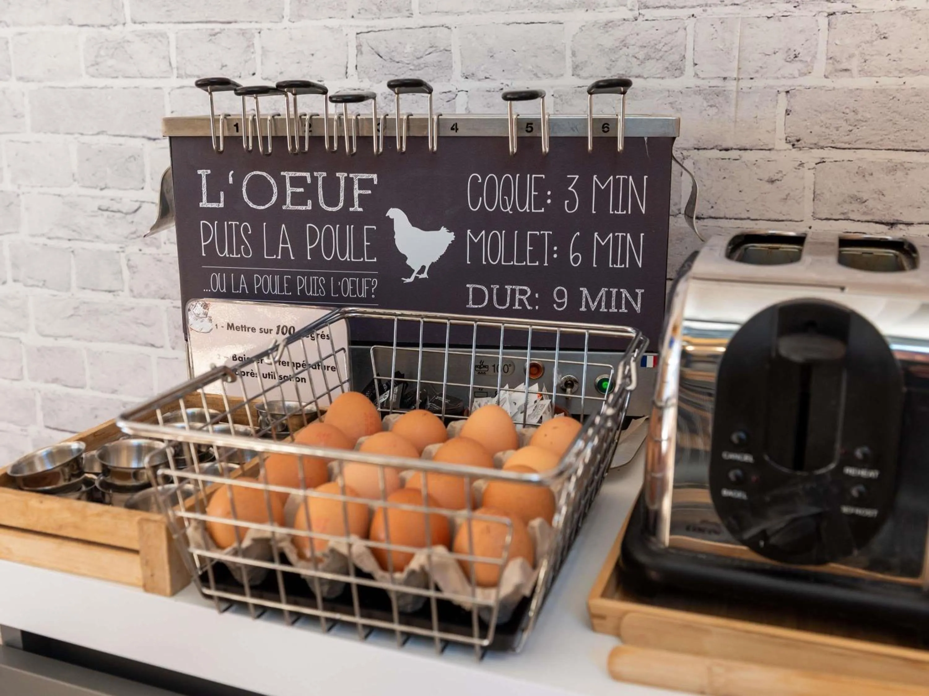 Restaurant/places to eat in ibis Lyon Est Bron