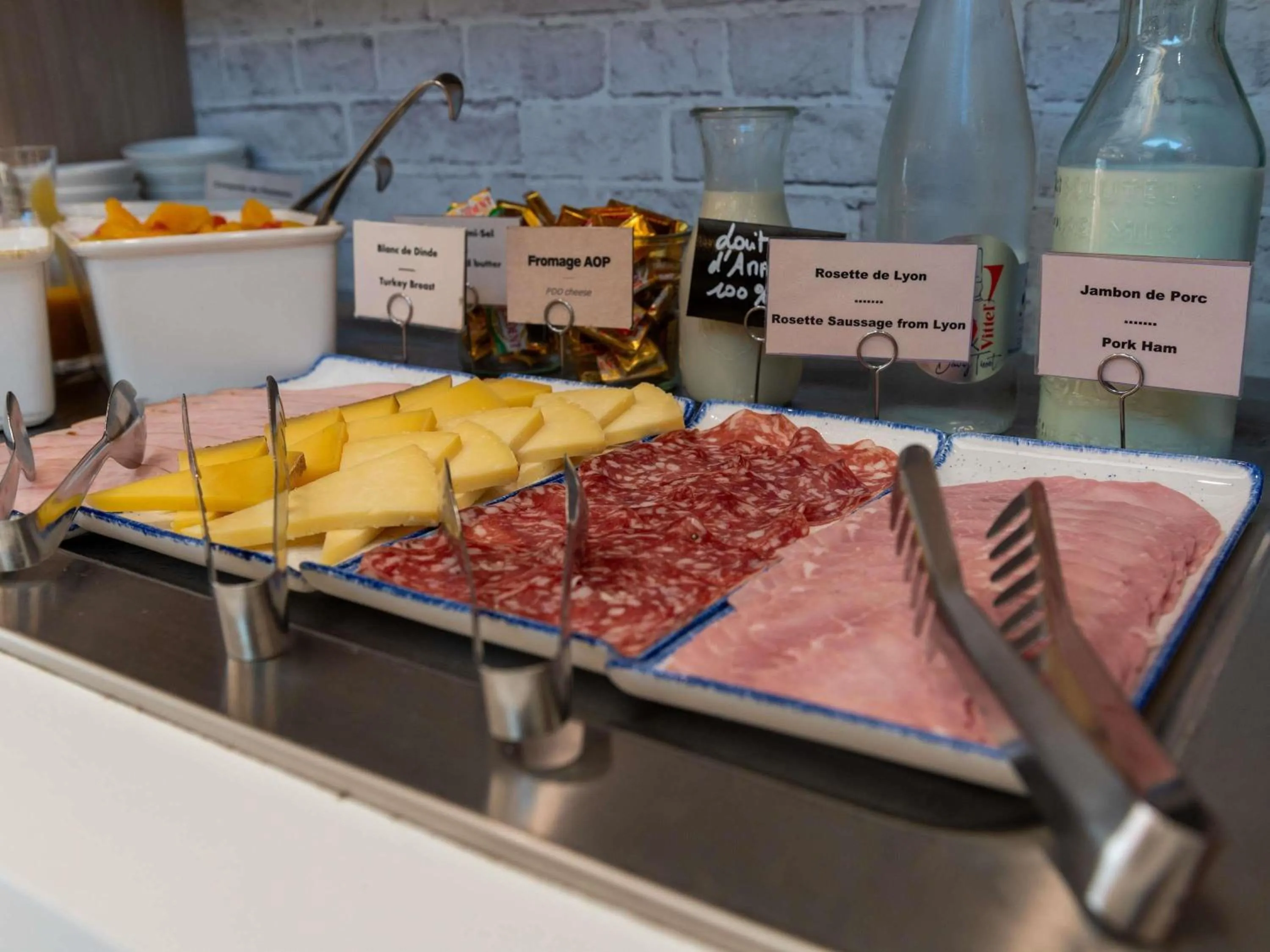 Restaurant/places to eat in ibis Lyon Est Bron