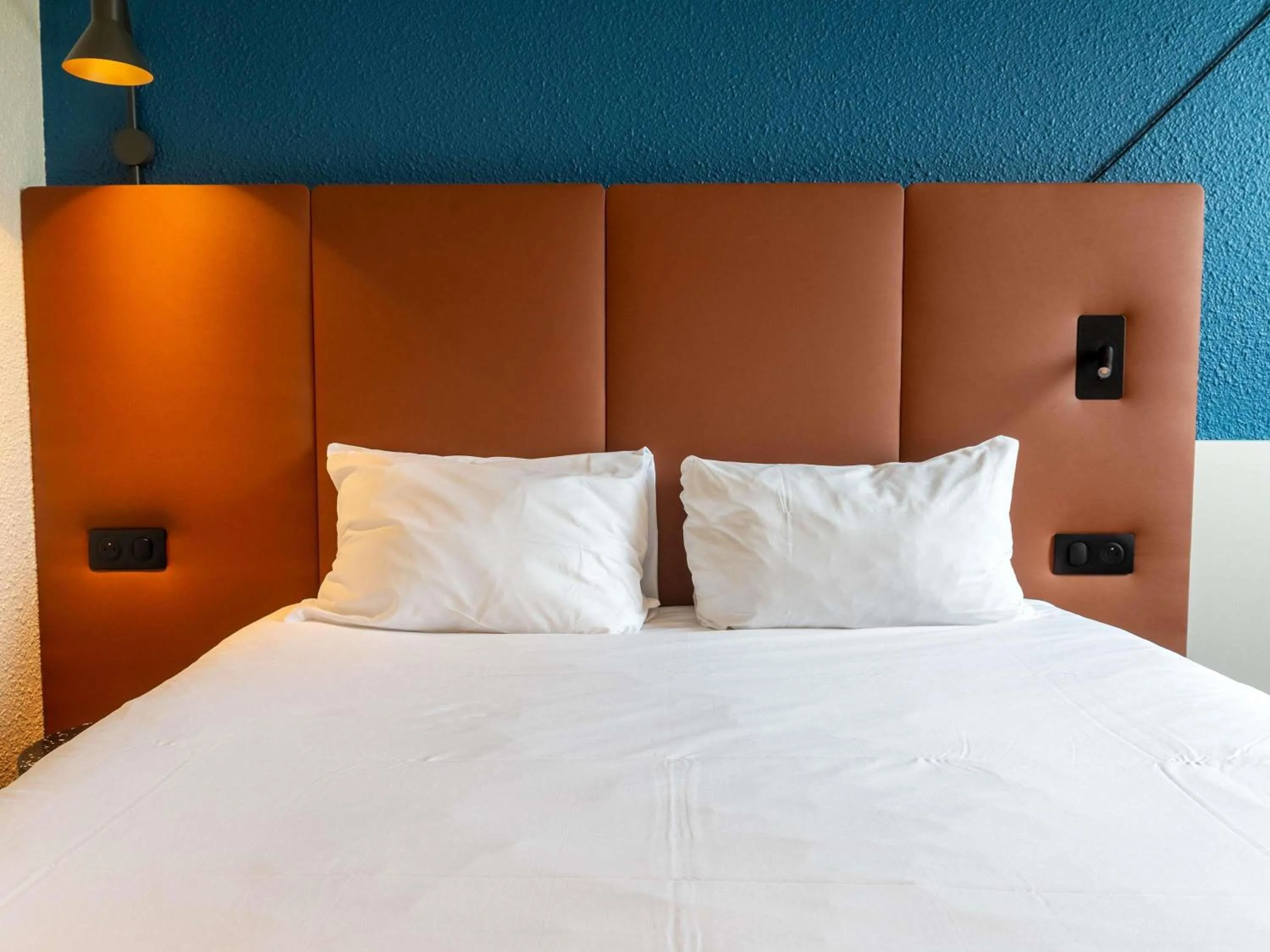 Bedroom, Bed in ibis Lyon Est Bron