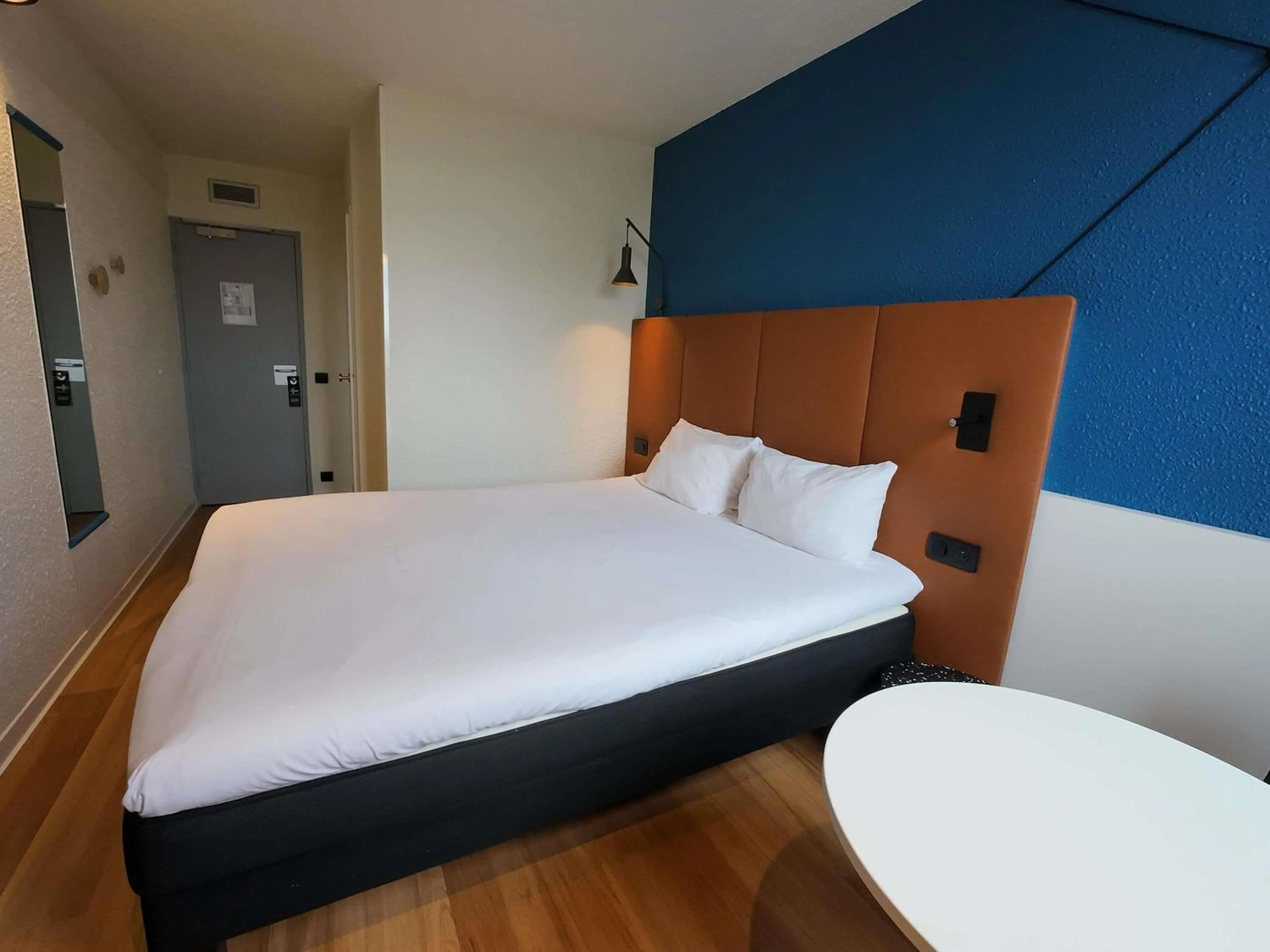 Bedroom, Bed in ibis Lyon Est Bron