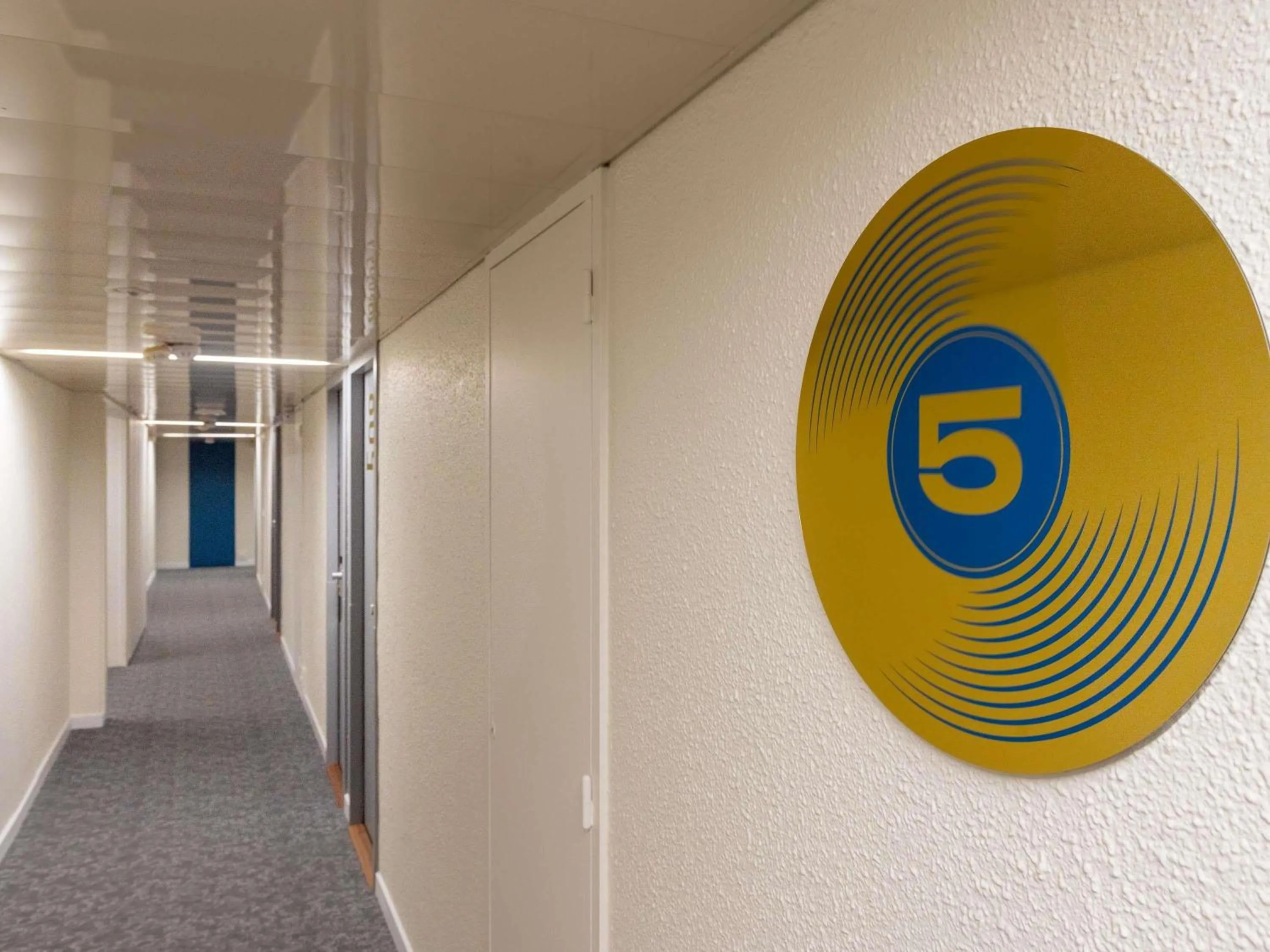 Bedroom in ibis Lyon Est Bron