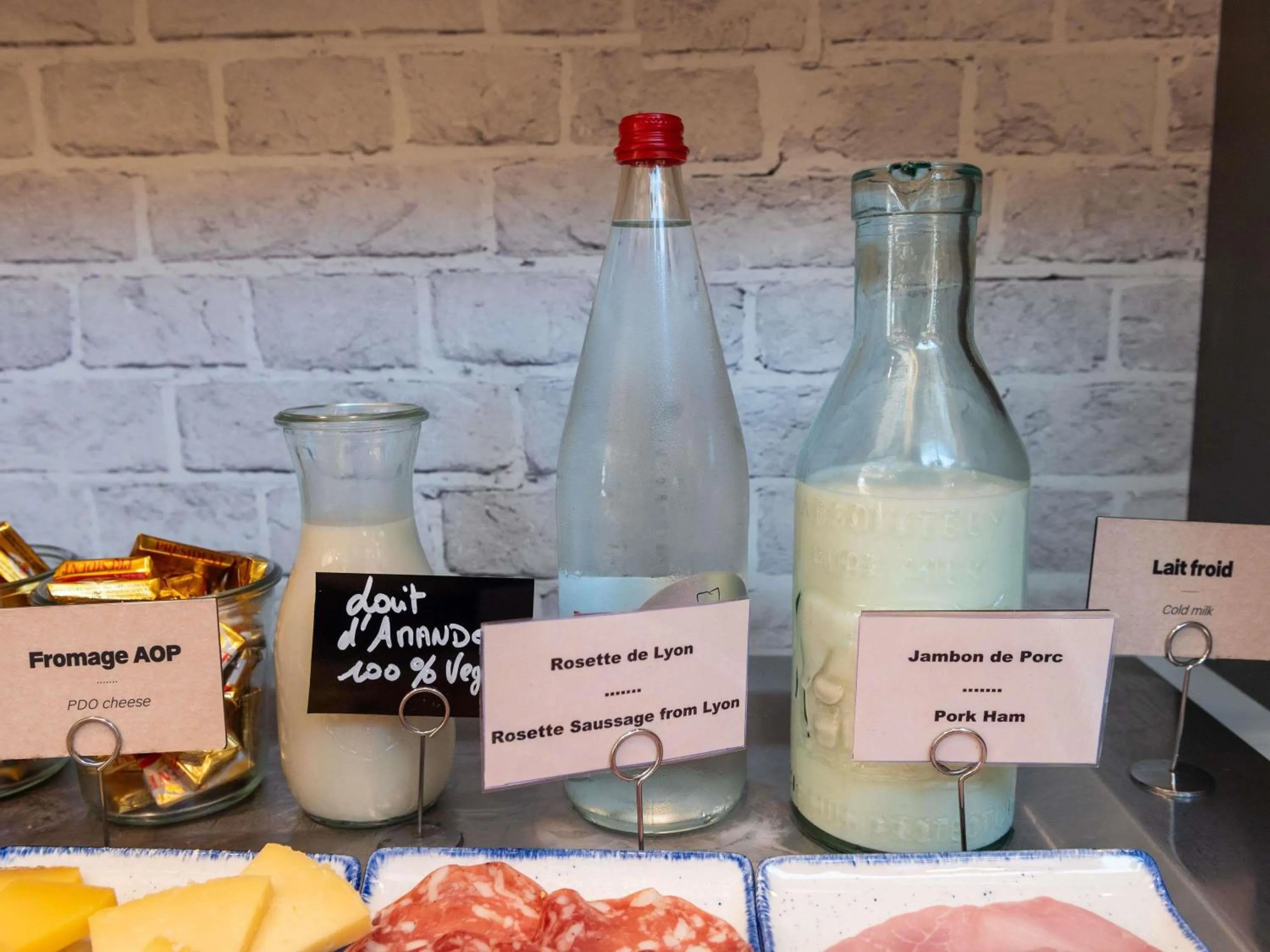 Restaurant/places to eat in ibis Lyon Est Bron