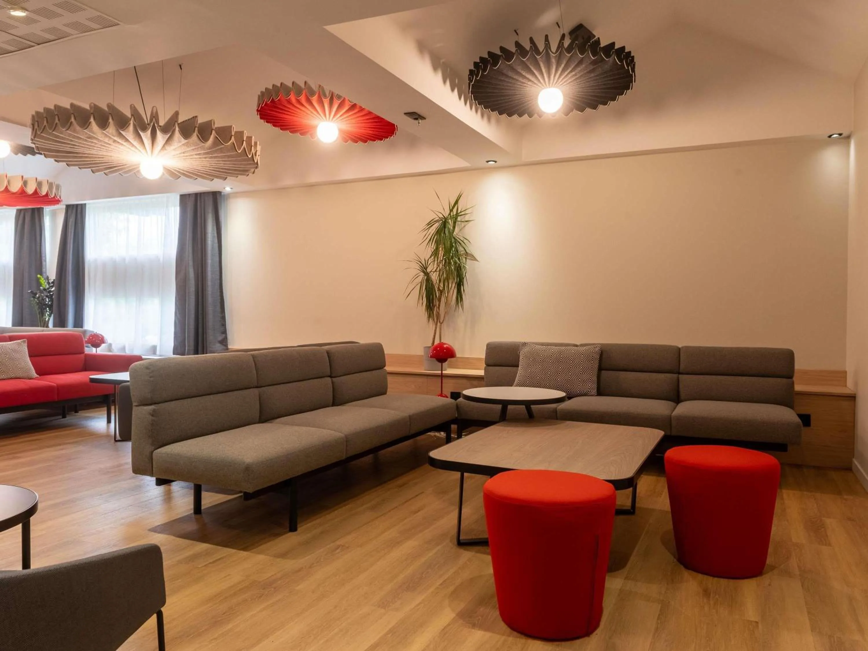 Lounge or bar in ibis Lyon Est Bron