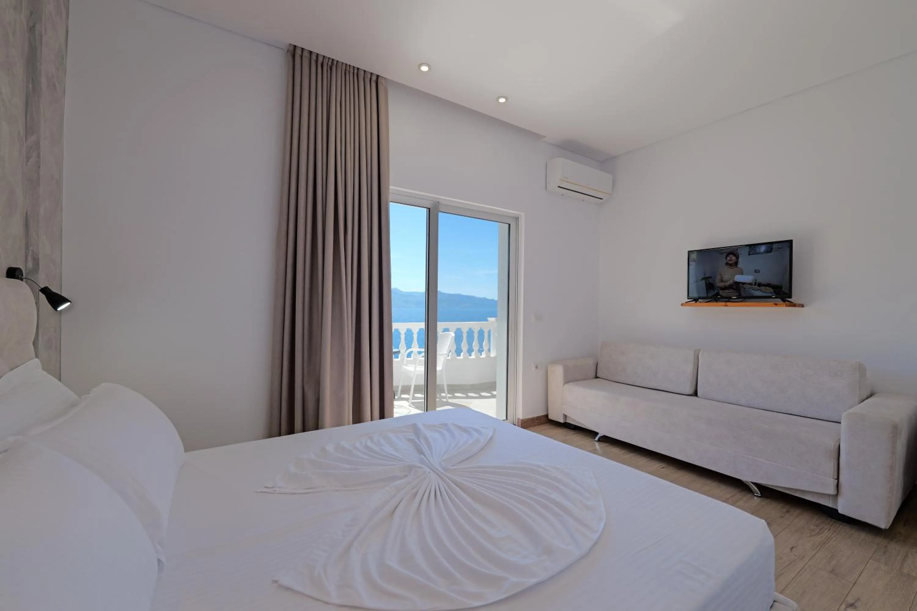 Bed in Villa Juna Beach