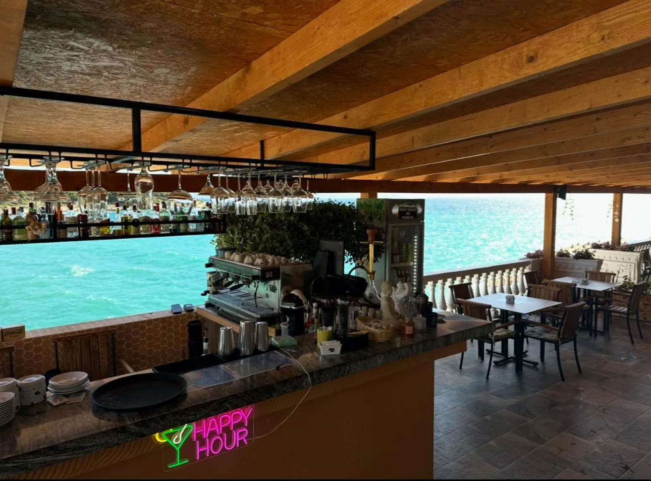 Restaurant/places to eat in Villa Juna Beach