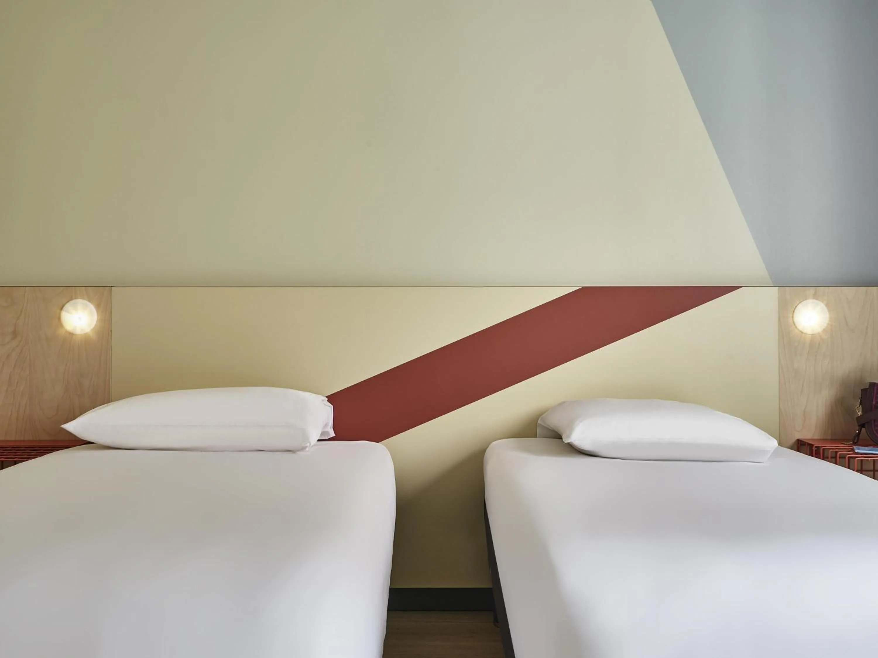 Bedroom, Bed in ibis budget Paris Porte d'Aubervilliers