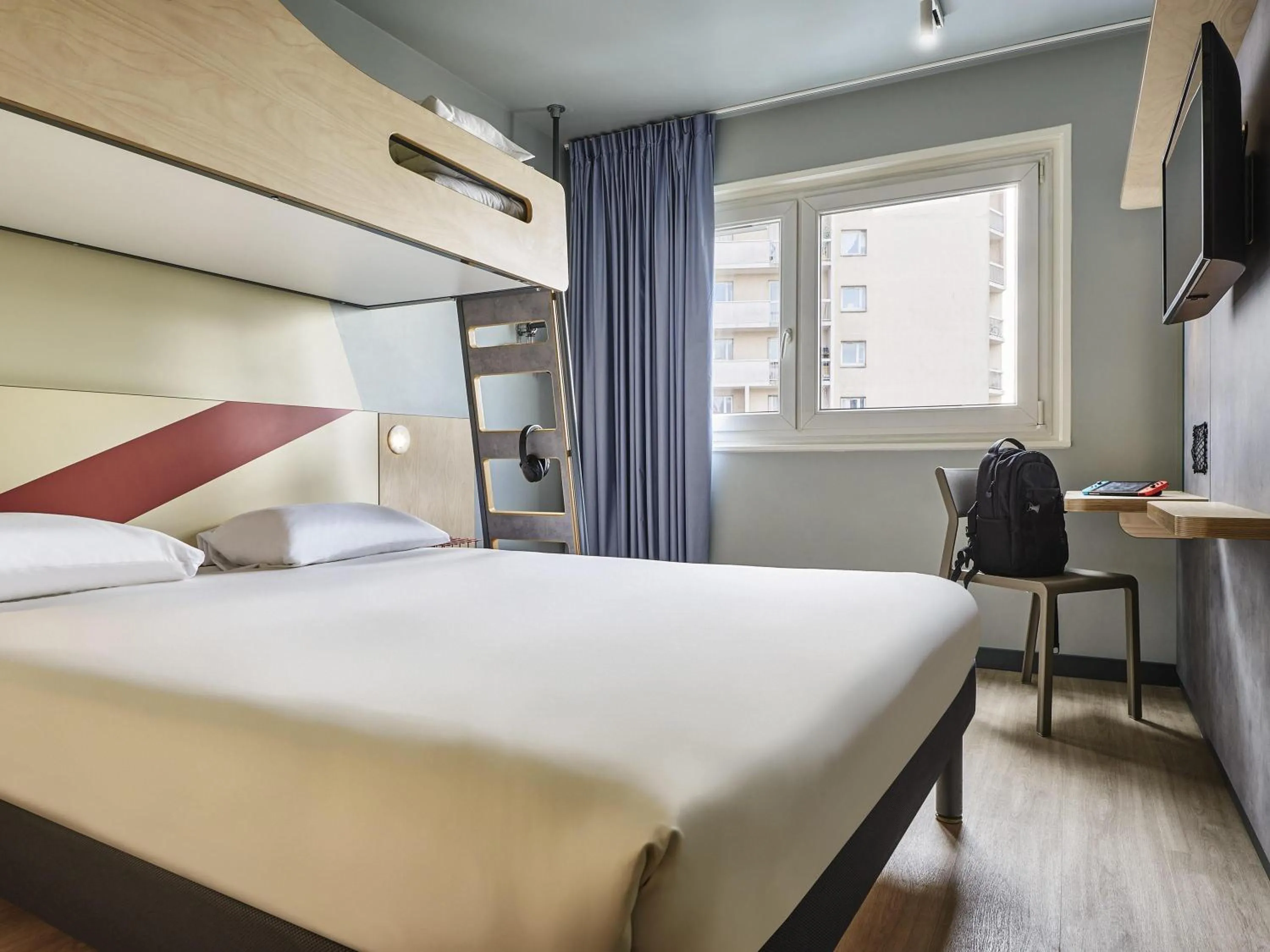 Bedroom, Bed in ibis budget Paris Porte d'Aubervilliers