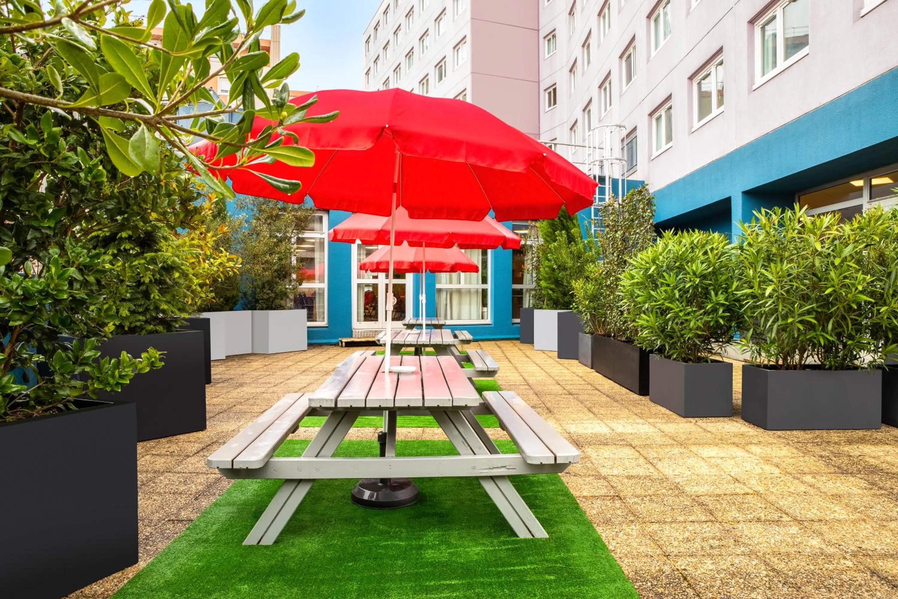Patio in ibis budget Paris Porte d'Aubervilliers