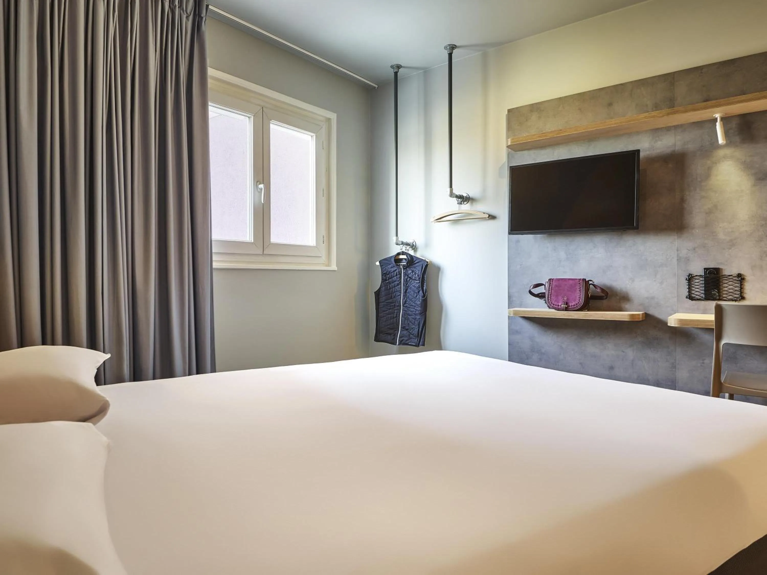 Bedroom, Bed in ibis budget Paris Porte d'Aubervilliers